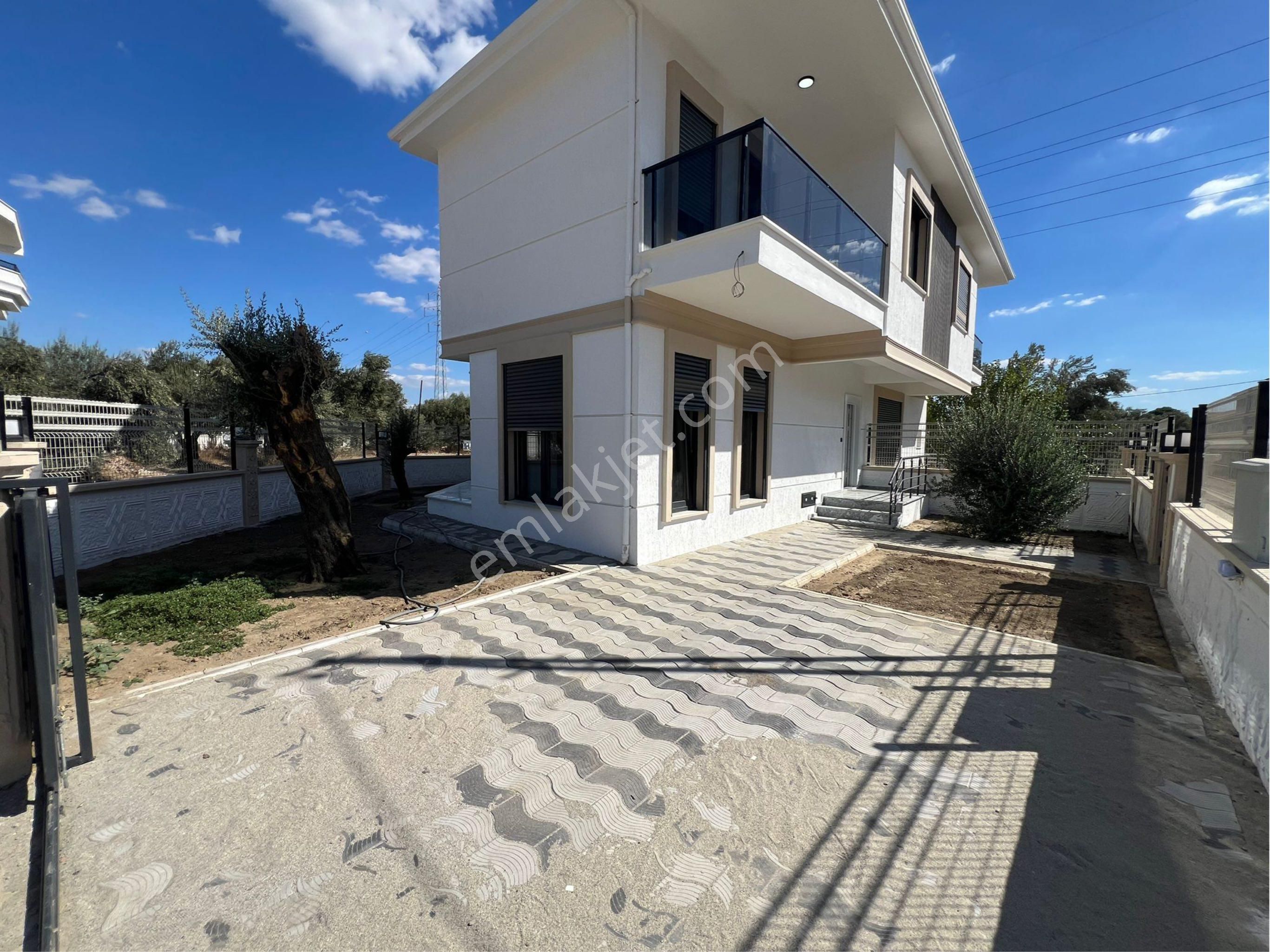 🩷cemre Emlaktan Şık Tasarımlı Geniş Bahçeli Satılık Sıfır 3+1 Villa🩷