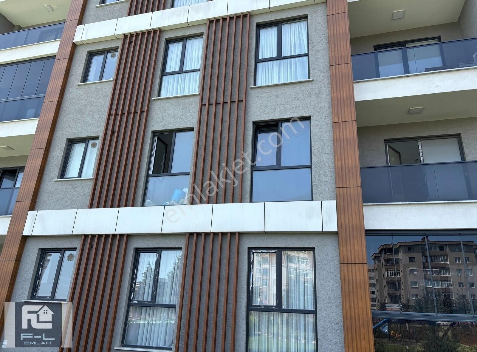 F-l Emlaktan Sancaktepe Blue Garden Sitesi 2+1 Ara Kat - Görsel 11