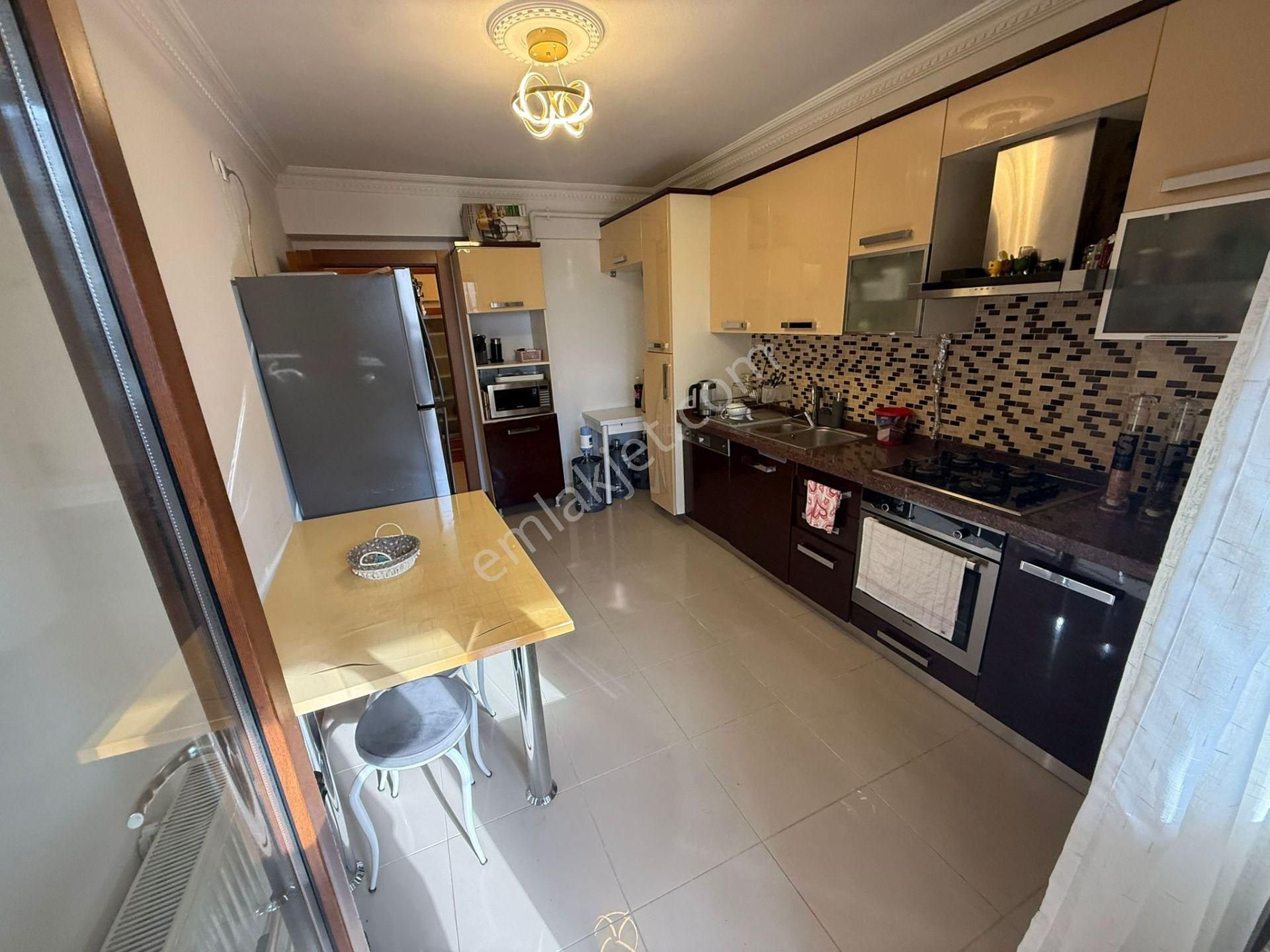 Barış'tan Gümüş Konaklarında Dayalı-döşeli Satılık 140 M2 Daire - Görsel 17