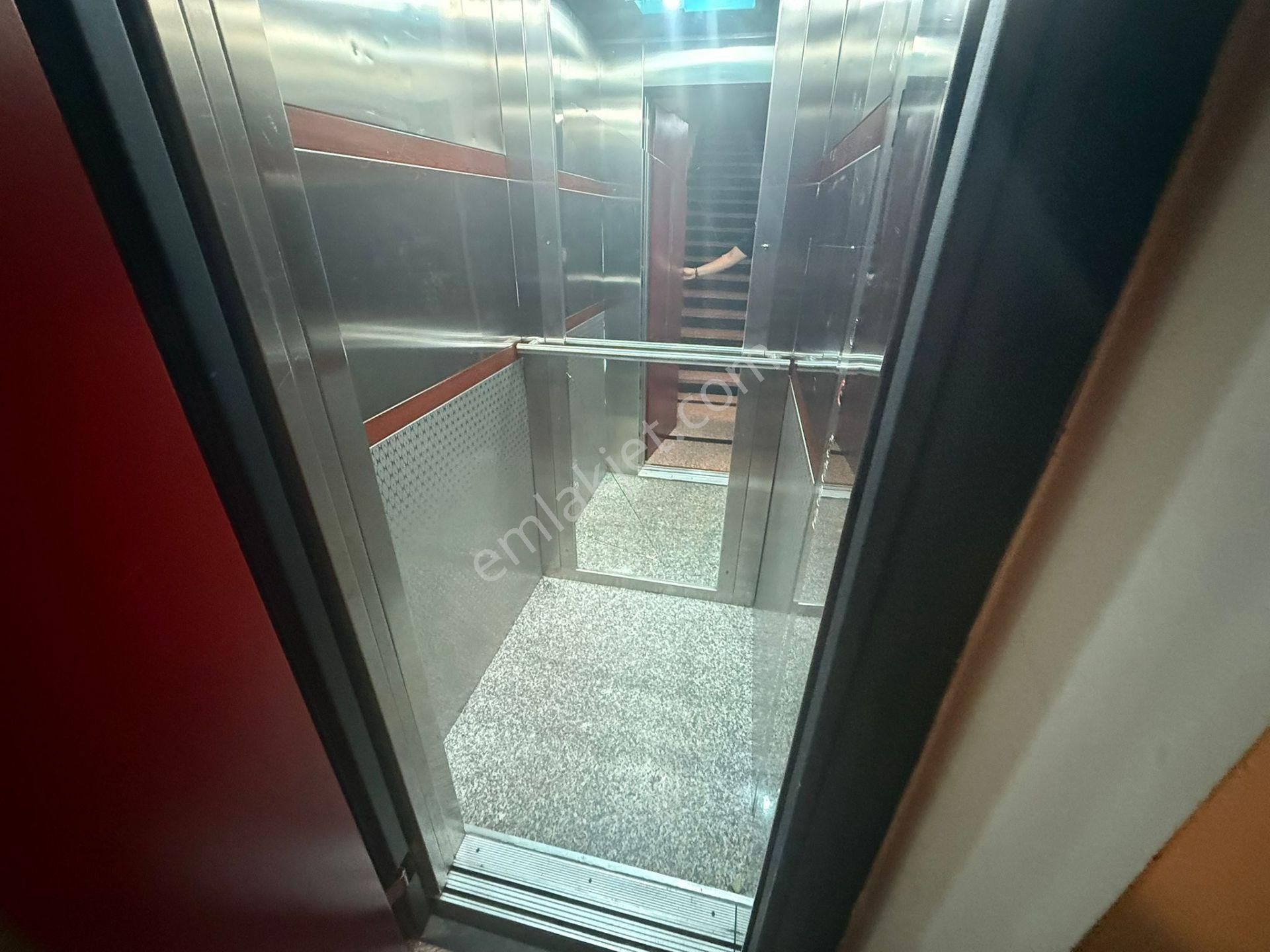 Barış'tan Gümüş Konaklarında Dayalı-döşeli Satılık 140 M2 Daire - Görsel 18