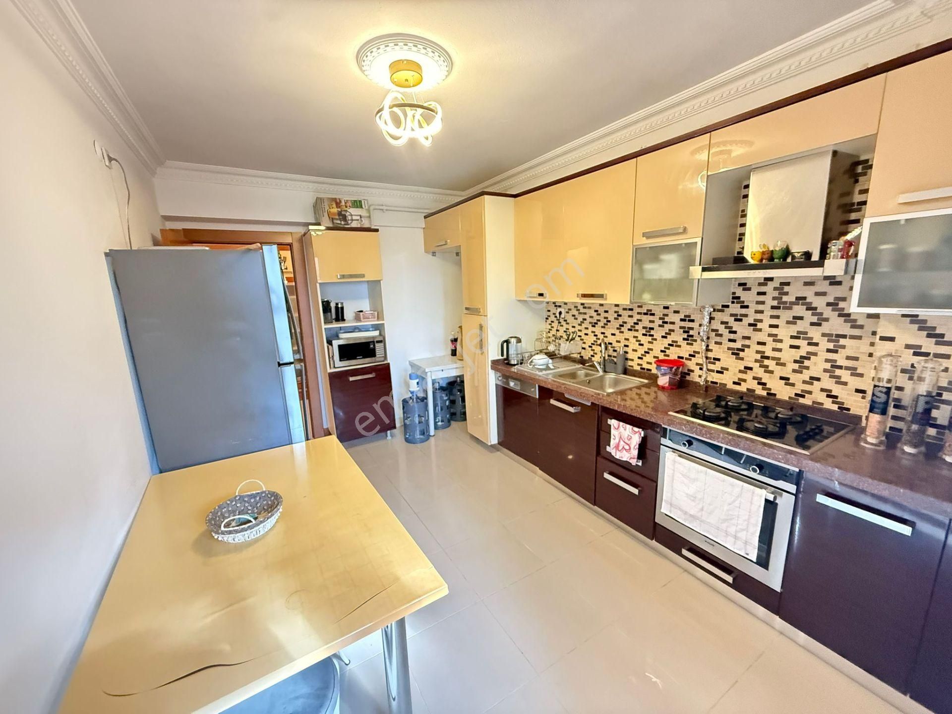 Barış'tan Gümüş Konaklarında Dayalı-döşeli Satılık 140 M2 Daire - Görsel 4