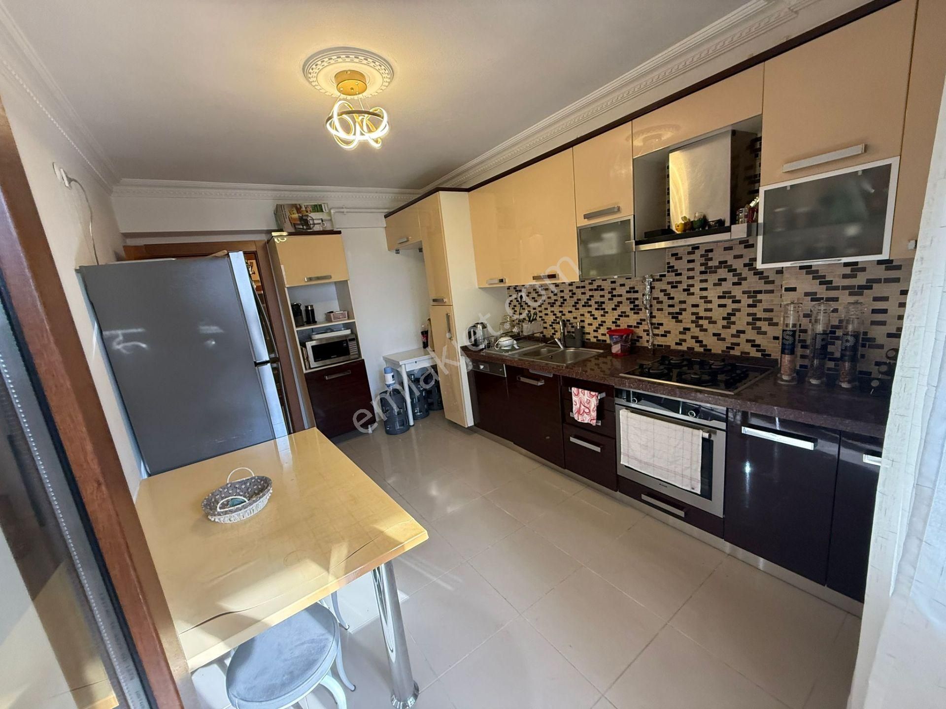 Barış'tan Gümüş Konaklarında Dayalı-döşeli Satılık 140 M2 Daire