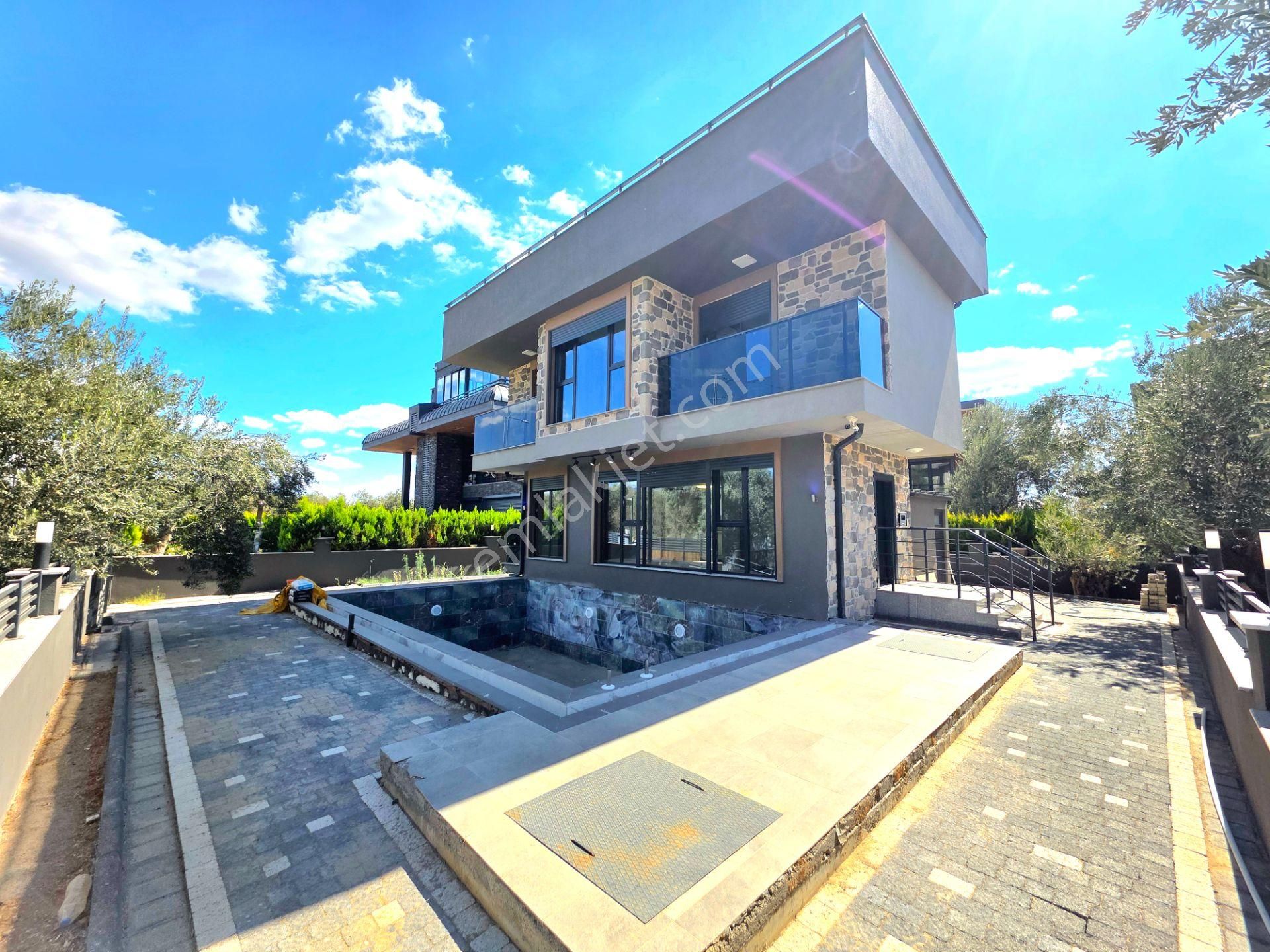 Vahdet'ten Güre'de Bağımsız Müstakil Havuzlu 3+1 Manzaralı Villa