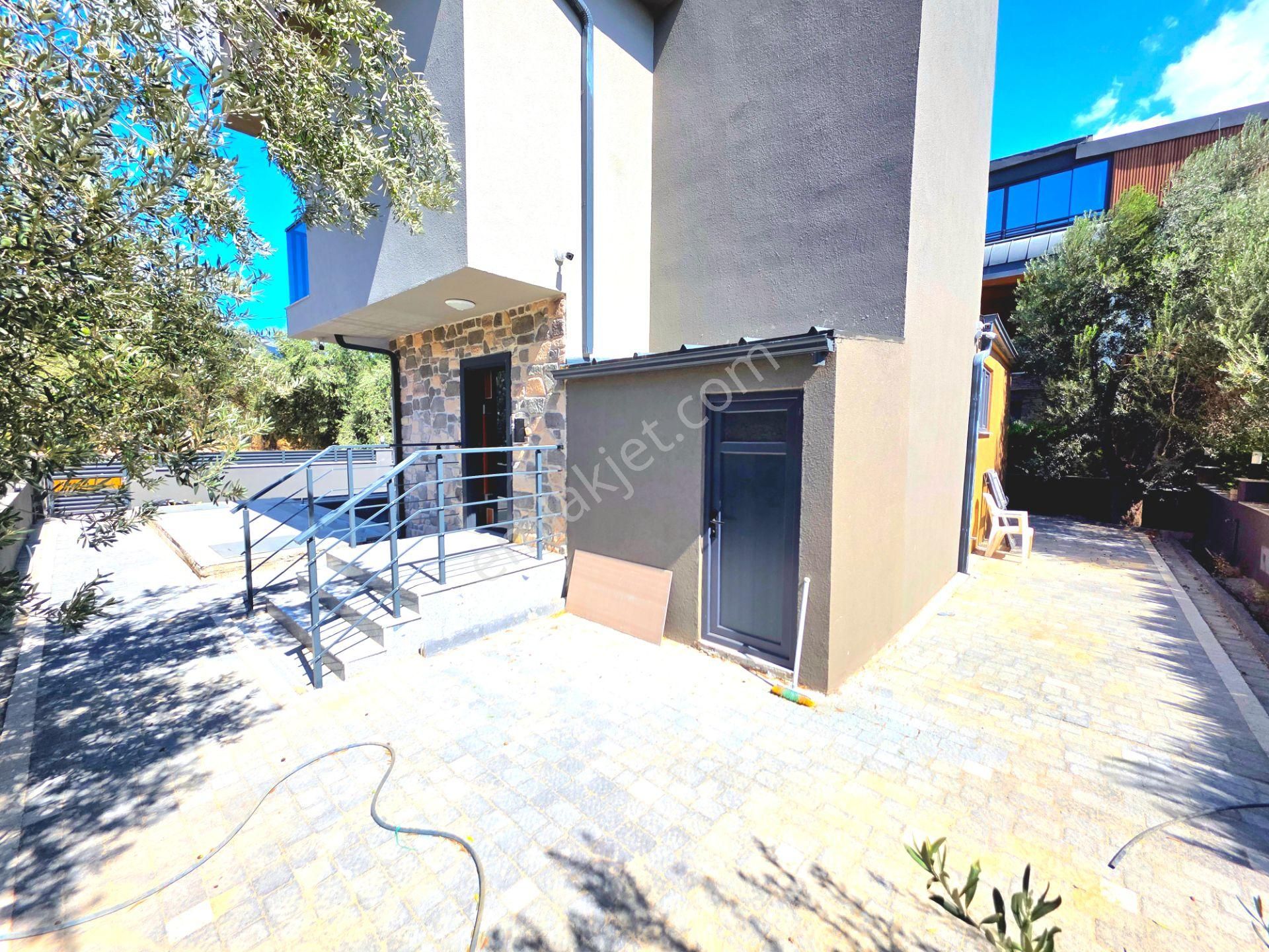 Vahdet'ten Güre'de Bağımsız Müstakil Havuzlu 3+1 Manzaralı Villa - Görsel 9