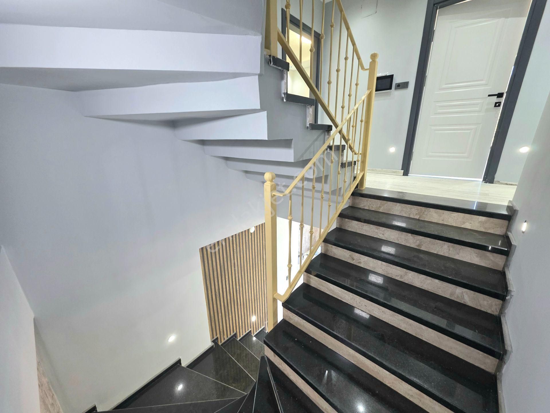 Vahdet'ten Güre'de Bağımsız Müstakil Havuzlu 3+1 Manzaralı Villa - Görsel 16