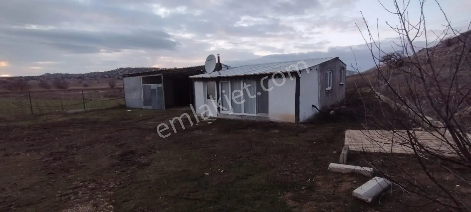 Yeniakçayırda Satılık Tarla İçinde Müstakil Ev ❗