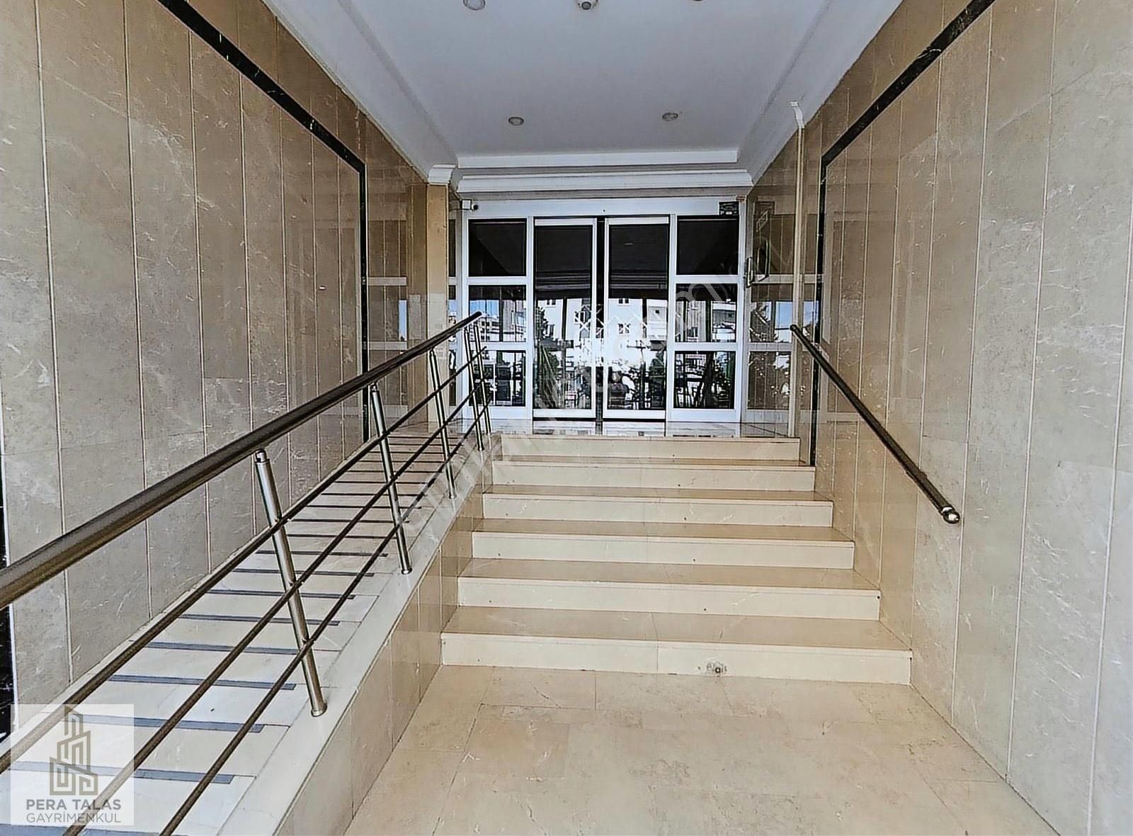 Hulusi Akar Bulvarı Üzerinde 180m2 Geniş 3+1 Satılık Daire - Görsel 2