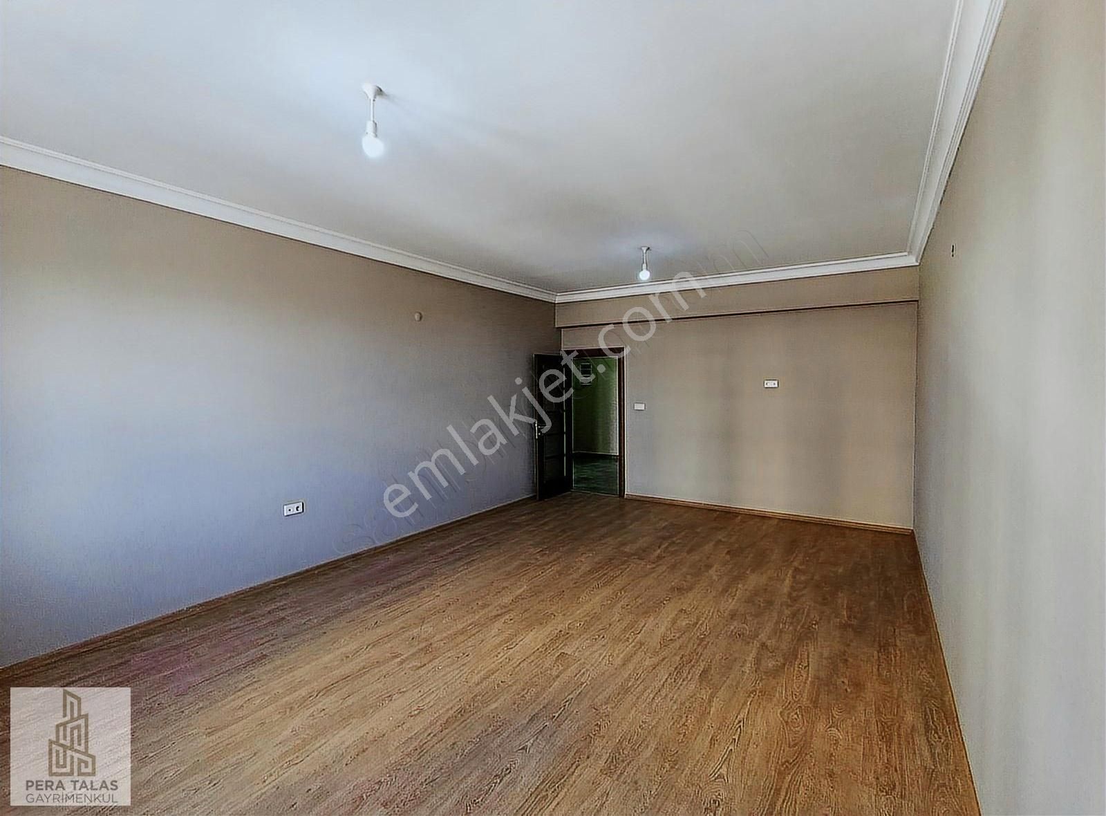 Hulusi Akar Bulvarı Üzerinde 180m2 Geniş 3+1 Satılık Daire - Görsel 13