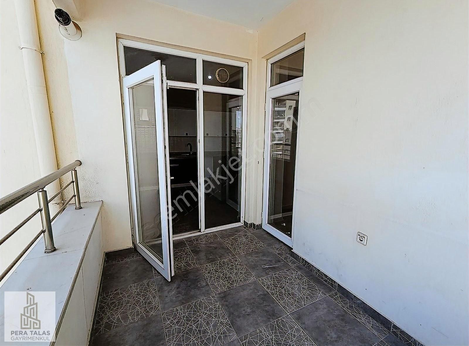 Hulusi Akar Bulvarı Üzerinde 180m2 Geniş 3+1 Satılık Daire - Görsel 4