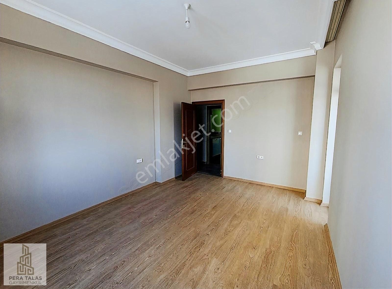 Hulusi Akar Bulvarı Üzerinde 180m2 Geniş 3+1 Satılık Daire - Görsel 24