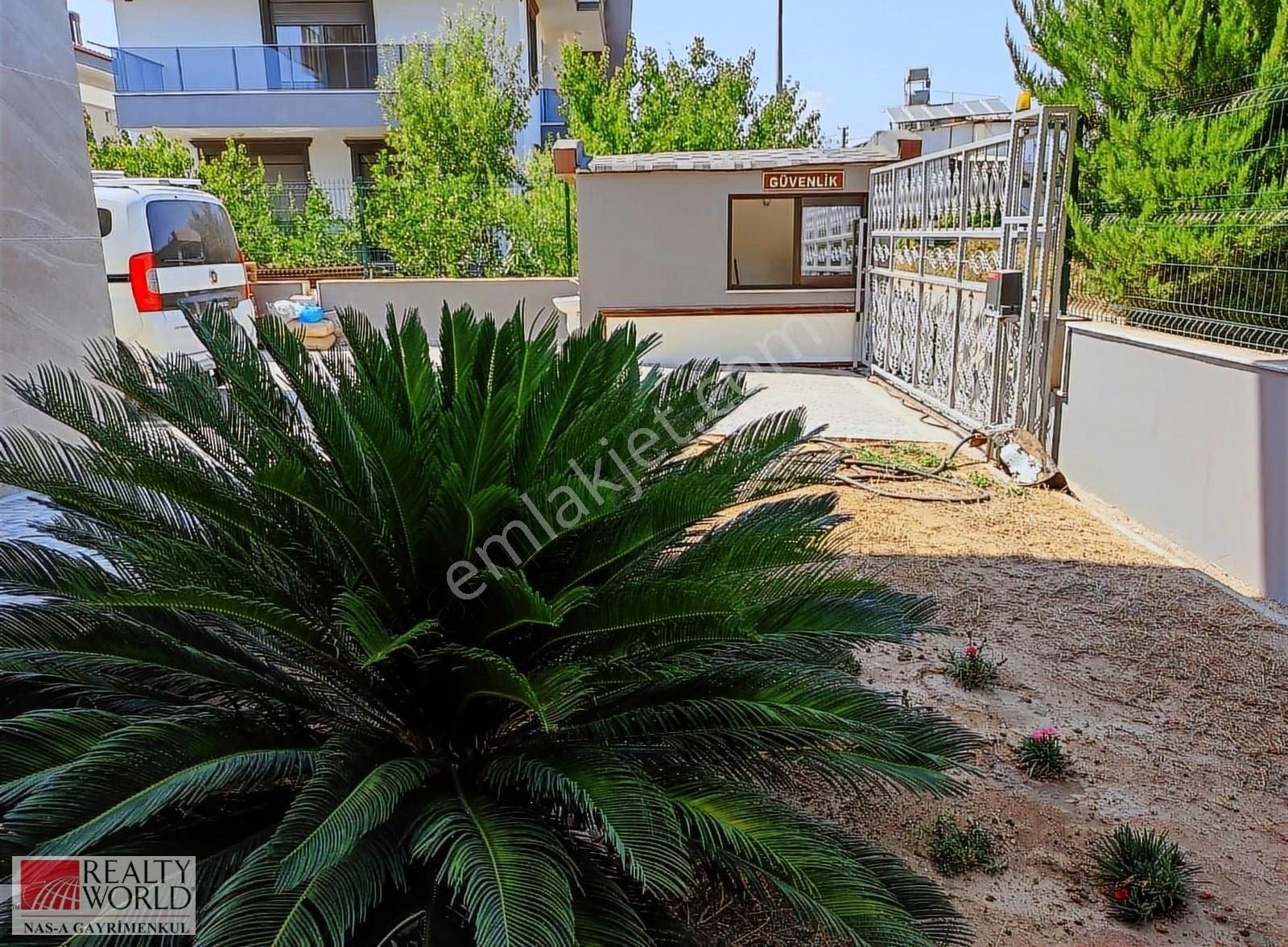 Yeşilbayır'da Asansör Yeri Olan 4 Katlı 8+1 Muhteşem Villa - Görsel 25