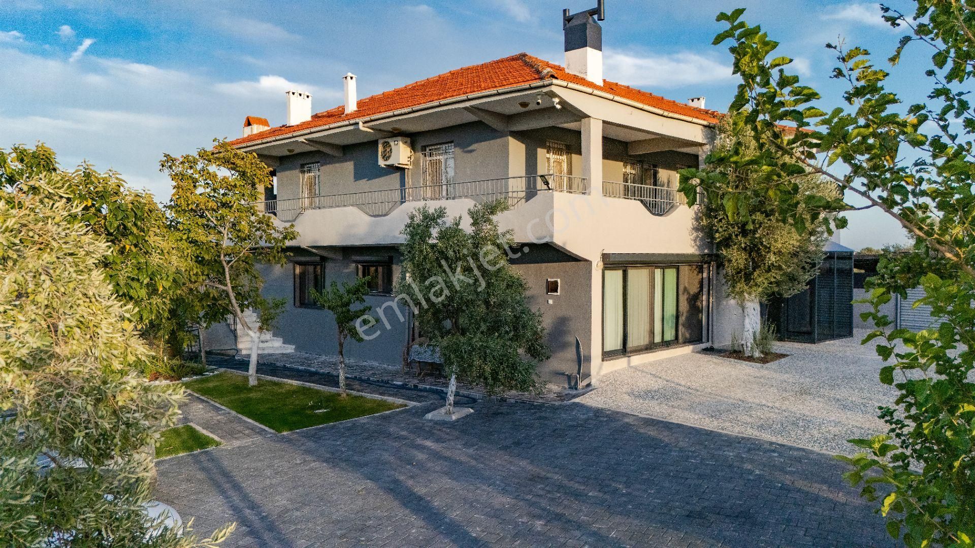 Smyrna Team’ Den Menderes Akçaköy’de 2 Daireli, Köy İçi İmarlı, Zeytinlikli Satılık Çiftlik Evi - Görsel 9