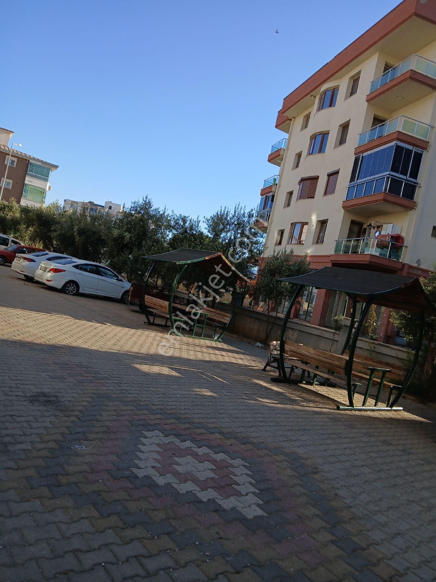 Satılık 120 M2 3+1 Kılimalı Asansörlü Çift Cepheli Çift Balkonlu Bahçeli Ferah Bir Daire - Görsel 3