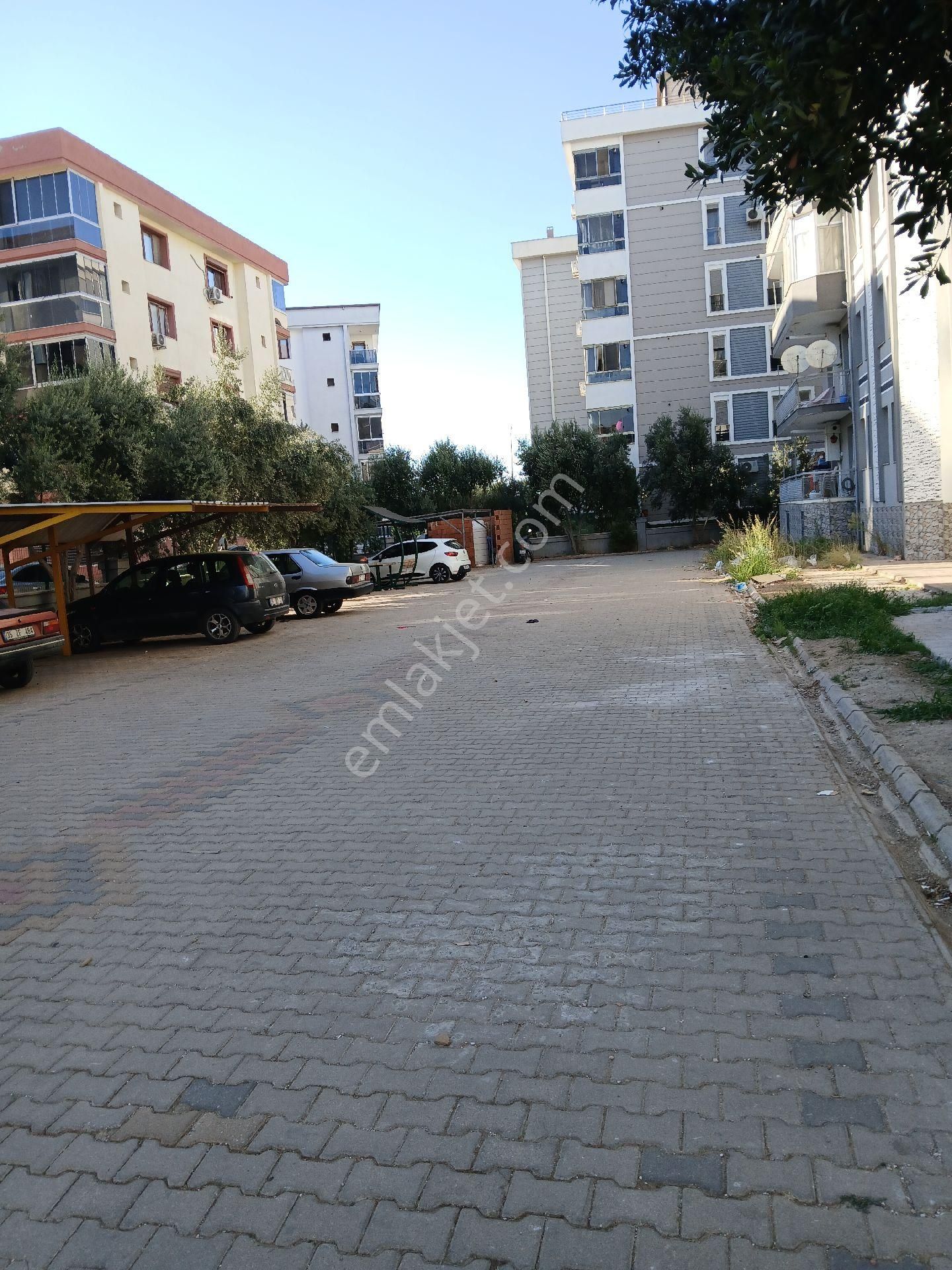 Satılık 120 M2 3+1 Kılimalı Asansörlü Çift Cepheli Çift Balkonlu Bahçeli Ferah Bir Daire - Görsel 2