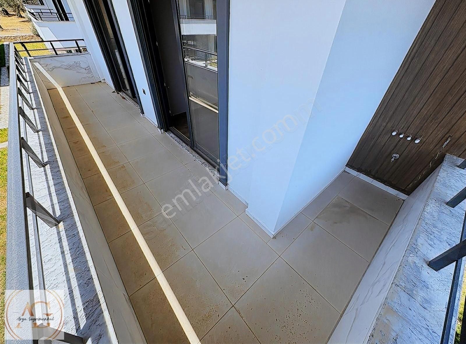 Arya'dan Güre'de Dağ Ve Deniz Manzaralı Havuzlu 3+1 Villa - Görsel 11