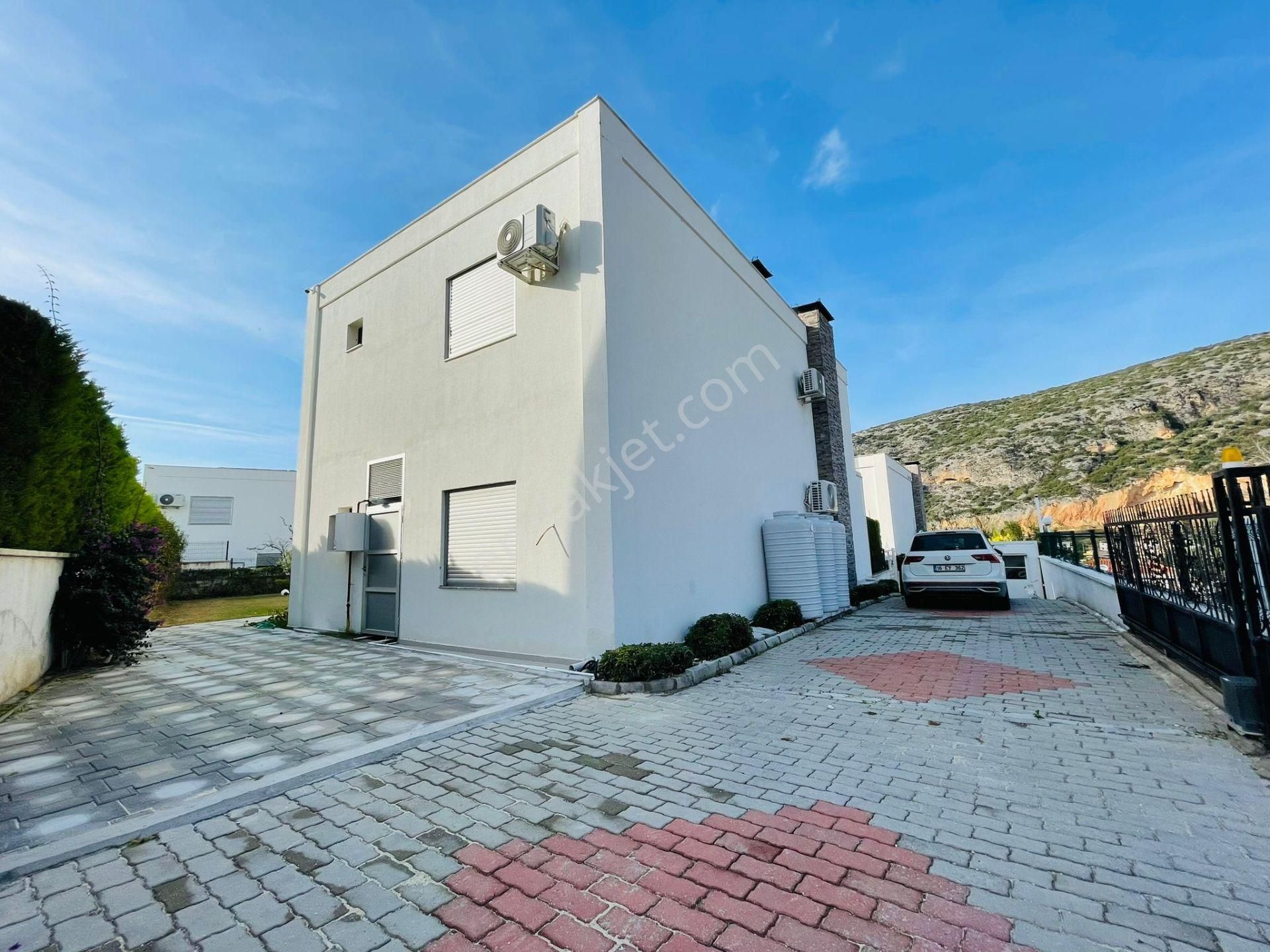 Manzara-özel Havuz-bahçe-güvenlik-lüx&modern Mımarı -yerden Isıtma-450 M2-tamamı Mustakıl - Görsel 3