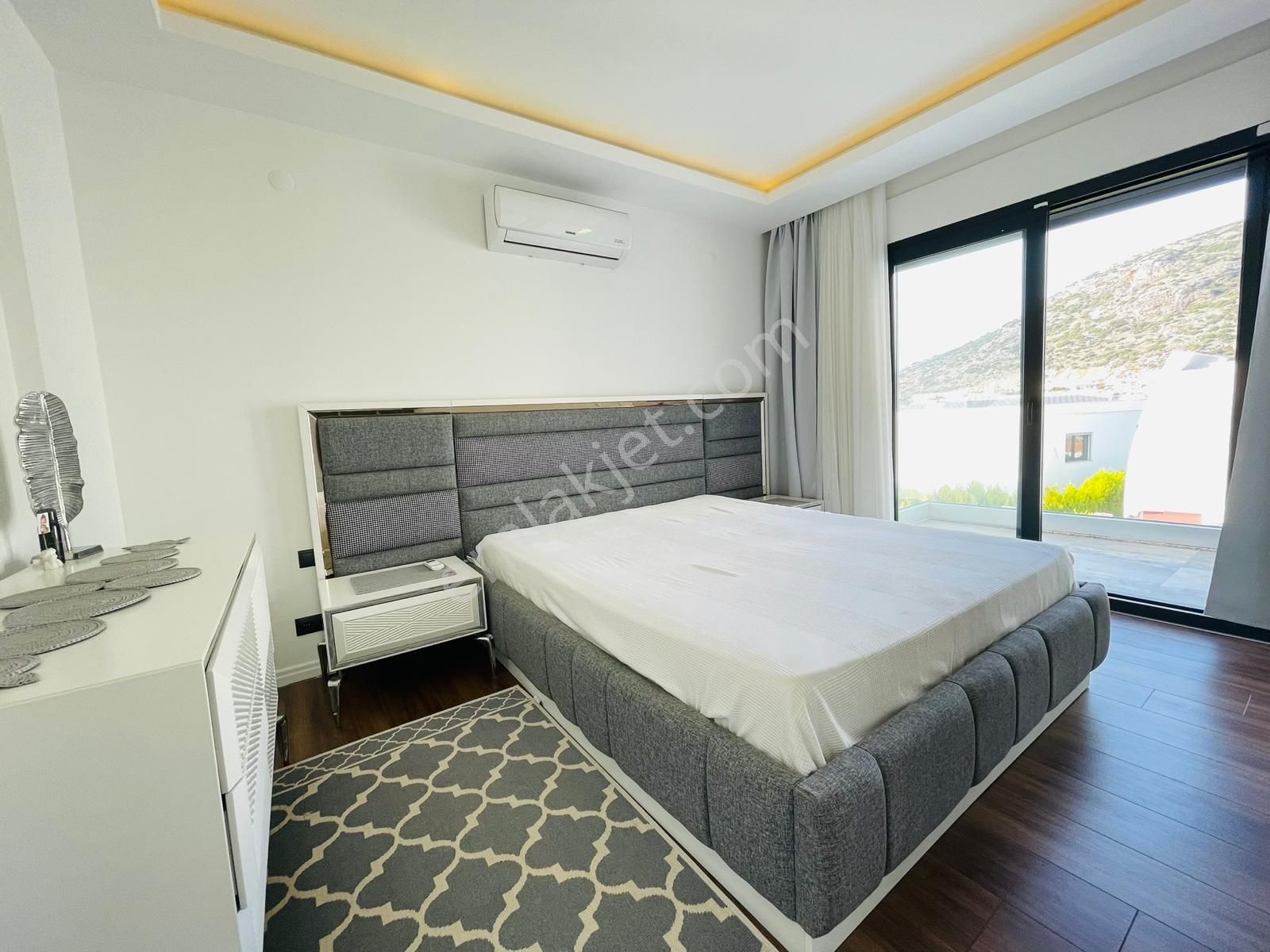 Manzara-özel Havuz-bahçe-güvenlik-lüx&modern Mımarı -yerden Isıtma-450 M2-tamamı Mustakıl - Görsel 22