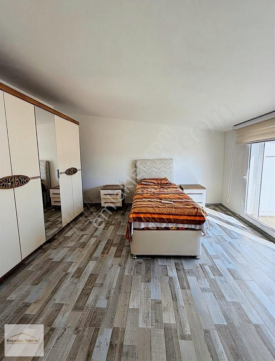 Kuşadasında Havuzlu Sitede Doğalgazlı Çatı Dubleks 4+1 Eşyalı - Görsel 14