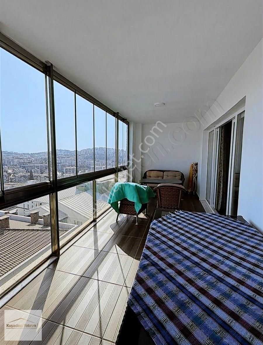 Kuşadasında Havuzlu Sitede Doğalgazlı Çatı Dubleks 4+1 Eşyalı - Görsel 5