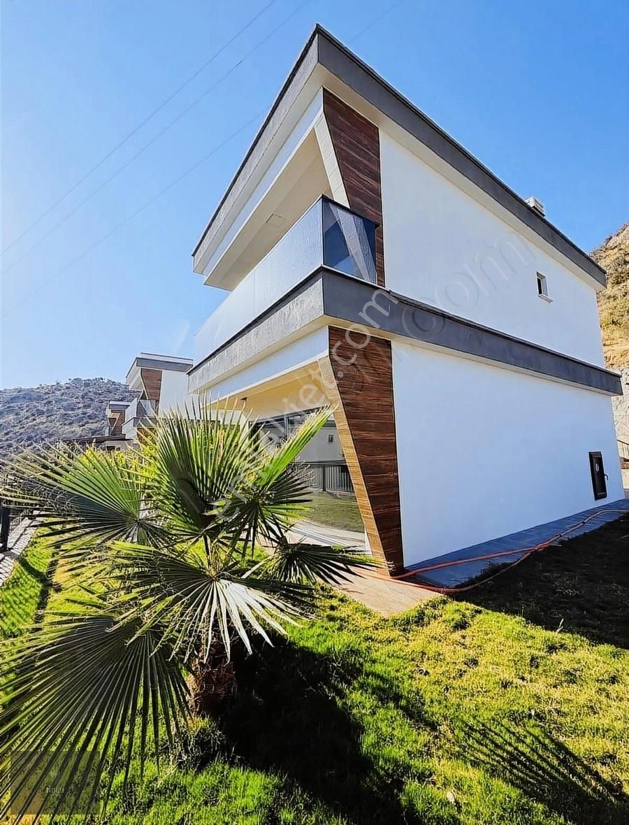 Bozalanda Denize 250mt Mesafede Full Deniz Manzaralı 3+1 Villa - Görsel 15