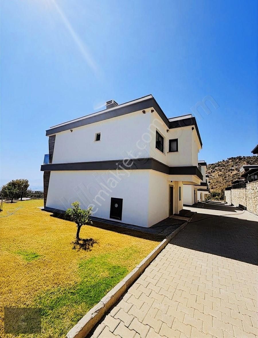 Bozalanda Denize 250mt Mesafede Full Deniz Manzaralı 3+1 Villa - Görsel 24