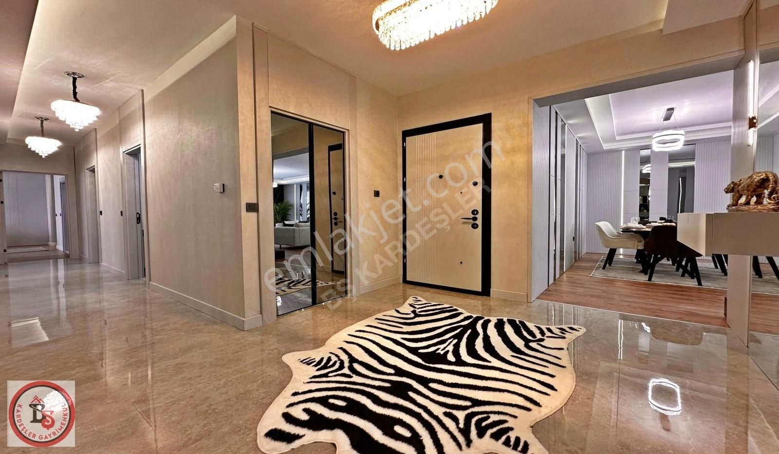 Ovacık'ta Merkezi Yerde 5+1 Yemek Odalı Lüks Yapılı Daireler - Görsel 13