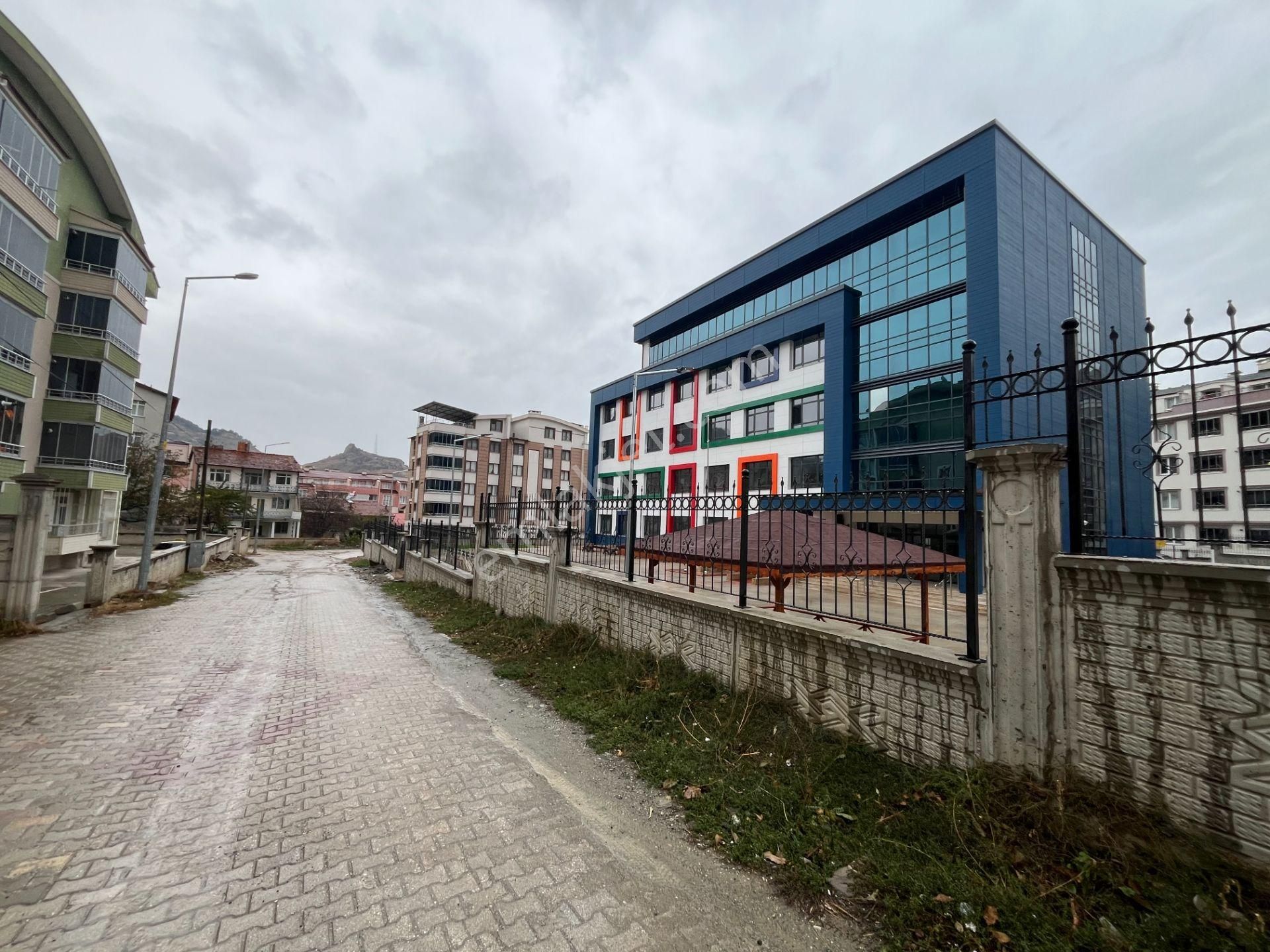 Bina Altı 10 Merdivenle İnilen Çok Amaçlı Kullanıma Uygun Depo