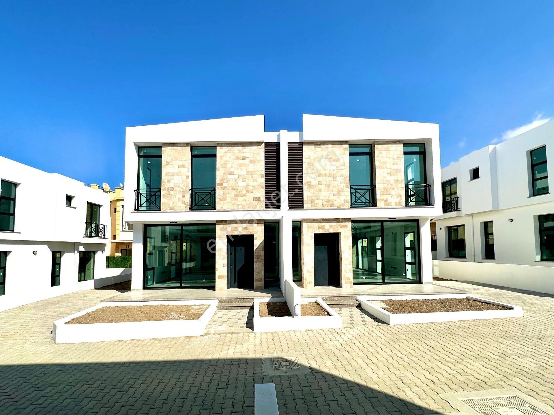 Girne Doğanköy'de Şehir Merkezine Yakın Konumda Satılık 3+1 İkiz Villalar !! -- Teslime Hazır --