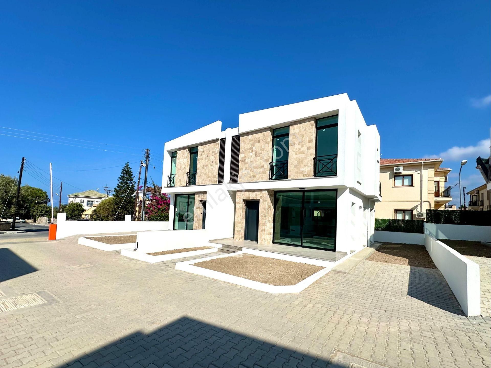 Girne Doğanköy'de Şehir Merkezine Yakın Konumda Satılık 3+1 İkiz Villalar !! -- Teslime Hazır -- - Görsel 2