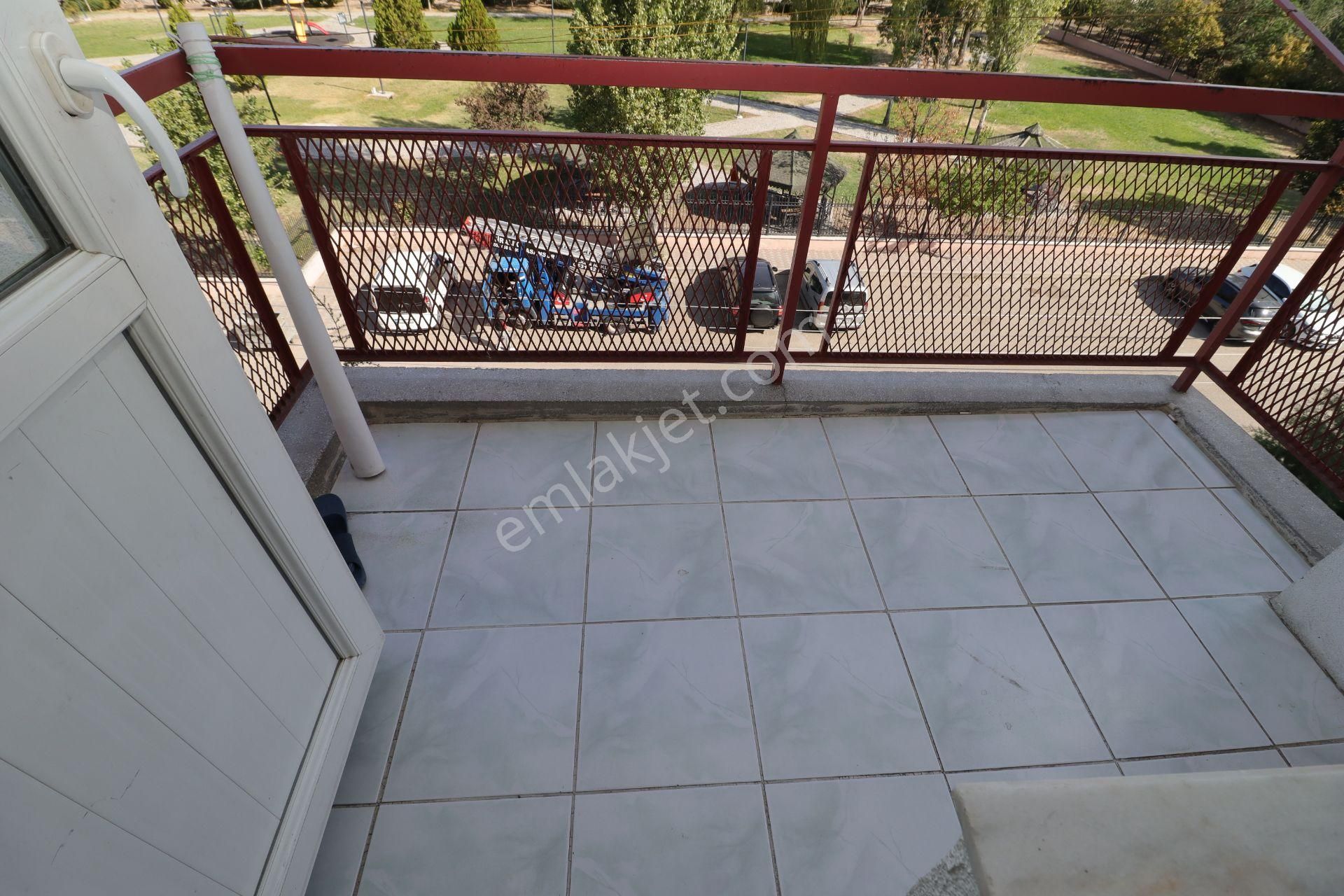 Akif'ten Plevne'de Ayaş Yoluna Yakın Katta Park Manzaralı 3+1 Kiralık Daire - Görsel 6