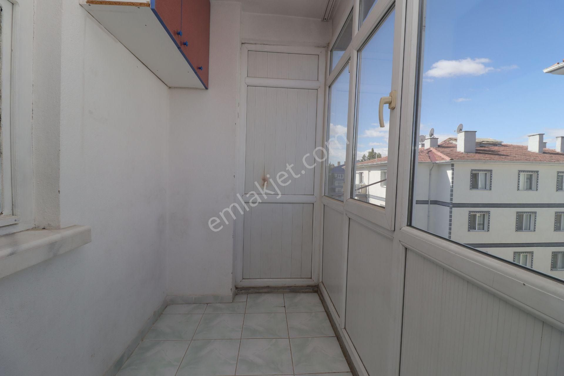 Akif'ten Plevne'de Ayaş Yoluna Yakın Katta Park Manzaralı 3+1 Kiralık Daire - Görsel 13