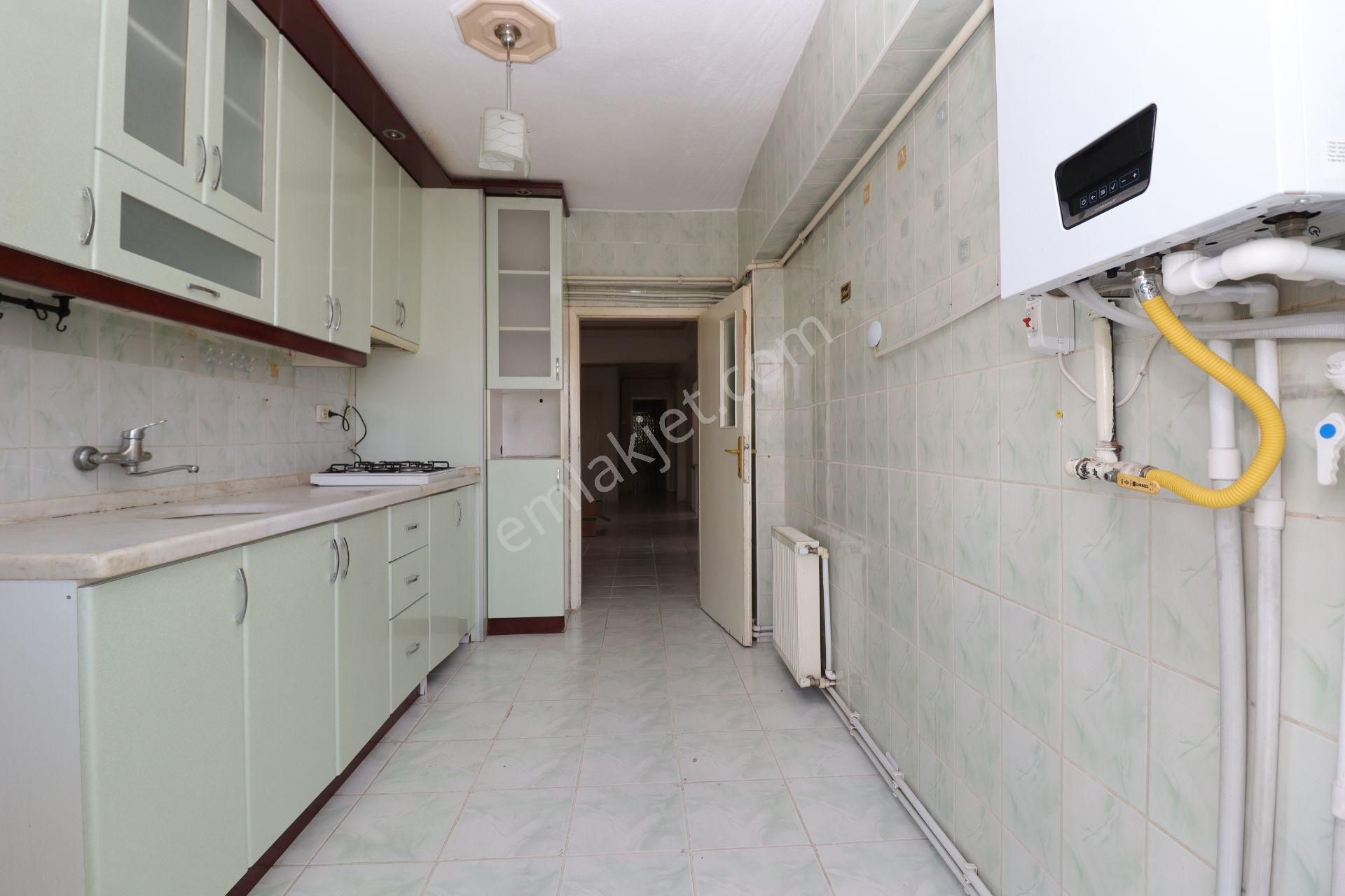 Akif'ten Plevne'de Ayaş Yoluna Yakın Katta Park Manzaralı 3+1 Kiralık Daire - Görsel 3