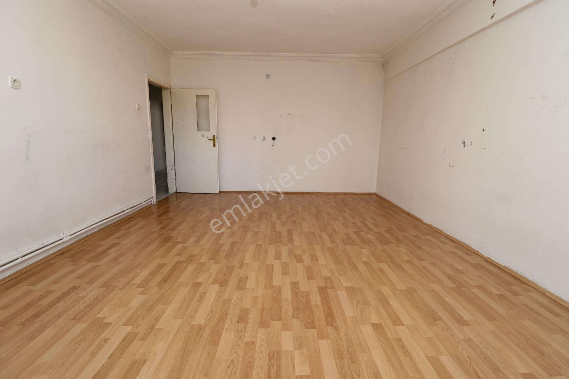 Akif'ten Plevne'de Ayaş Yoluna Yakın Katta Park Manzaralı 3+1 Kiralık Daire - Görsel 8