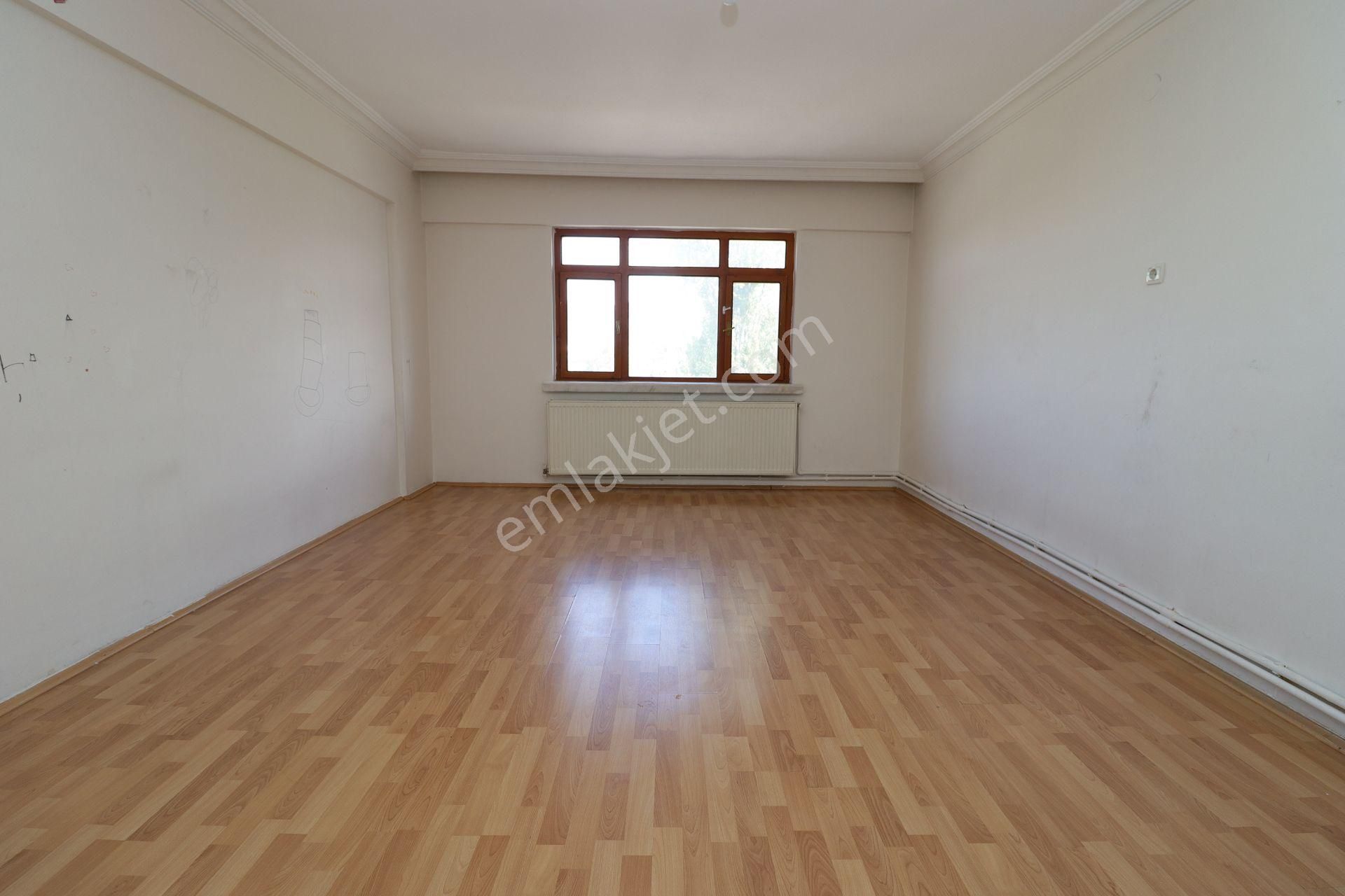 Akif'ten Plevne'de Ayaş Yoluna Yakın Katta Park Manzaralı 3+1 Kiralık Daire - Görsel 7