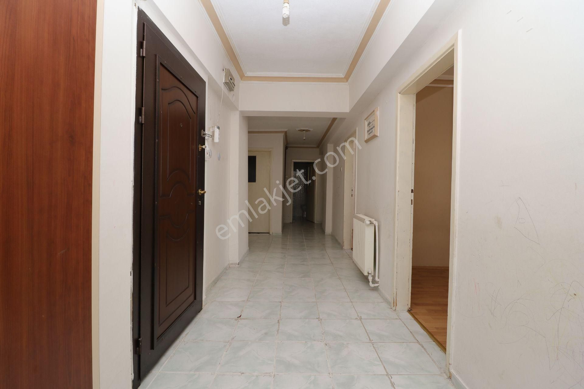 Akif'ten Plevne'de Ayaş Yoluna Yakın Katta Park Manzaralı 3+1 Kiralık Daire - Görsel 17