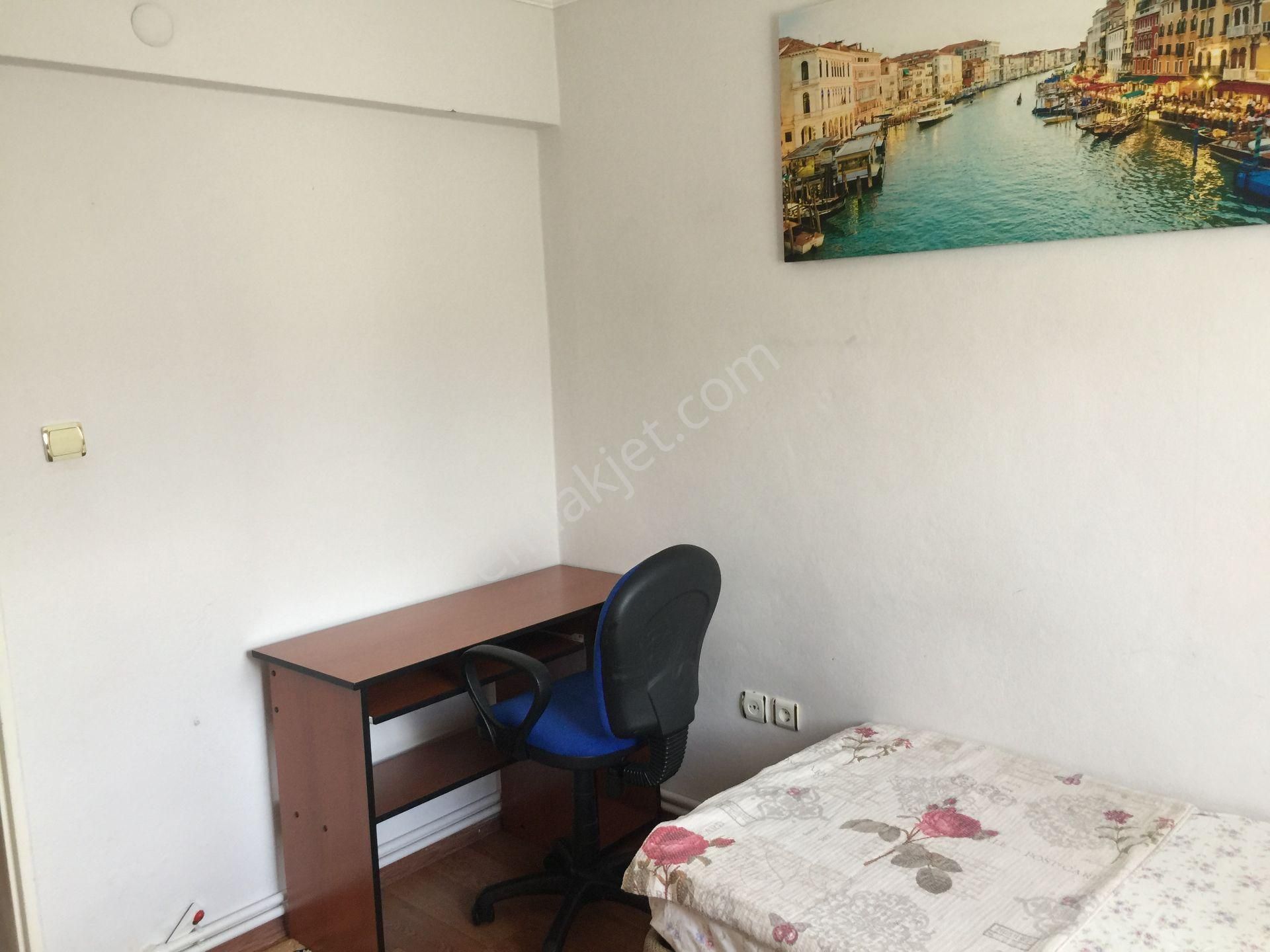 Bornova Evka 4 Mahallesinde Full Eşyalı Doğalgazlı Klimalı Kiralık Daire - Görsel 3