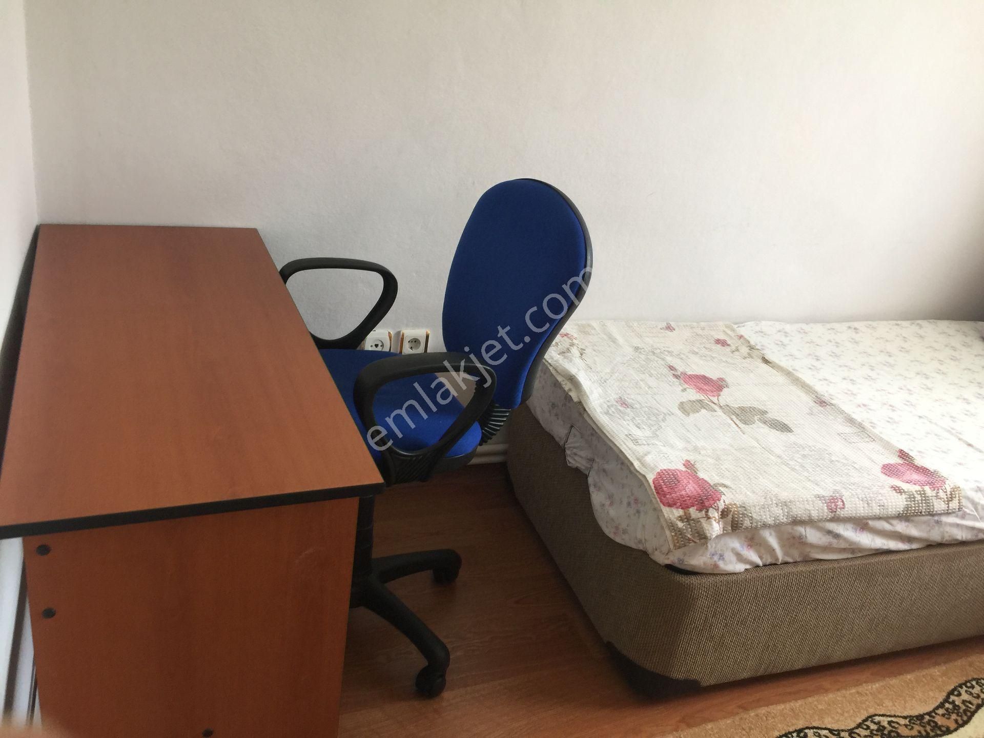 Bornova Evka 4 Mahallesinde Full Eşyalı Doğalgazlı Klimalı Kiralık Daire - Görsel 5