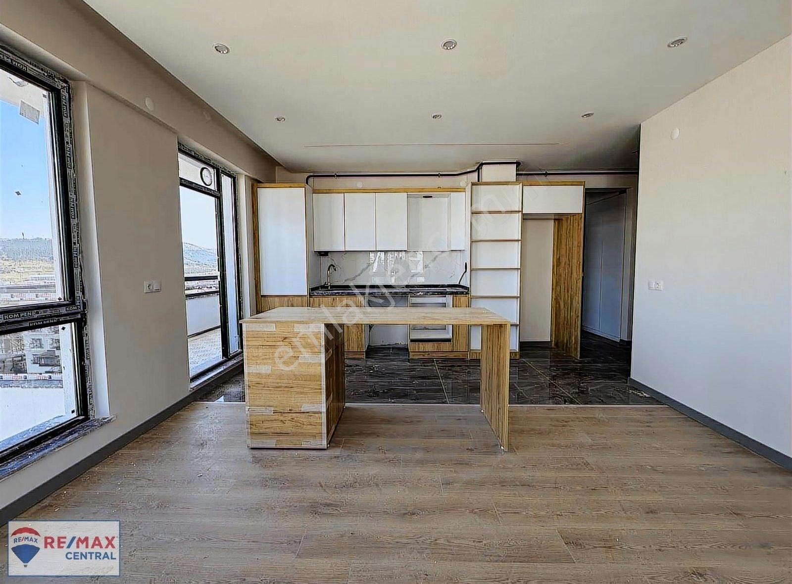 Remax Central'dan Üniversite Bölgesinde 2+1 Arakat Lüx Daire!