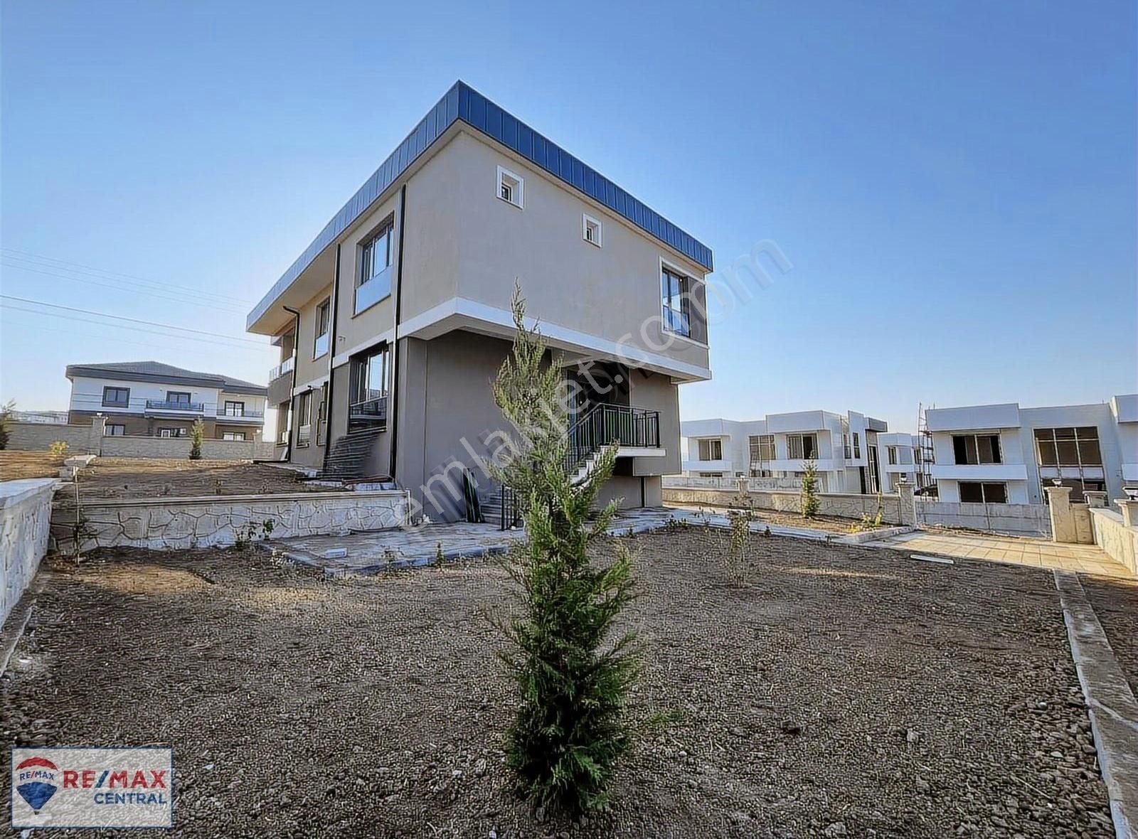 Remax Centralden Esenyurtta Satılık 5+1 - Görsel 5