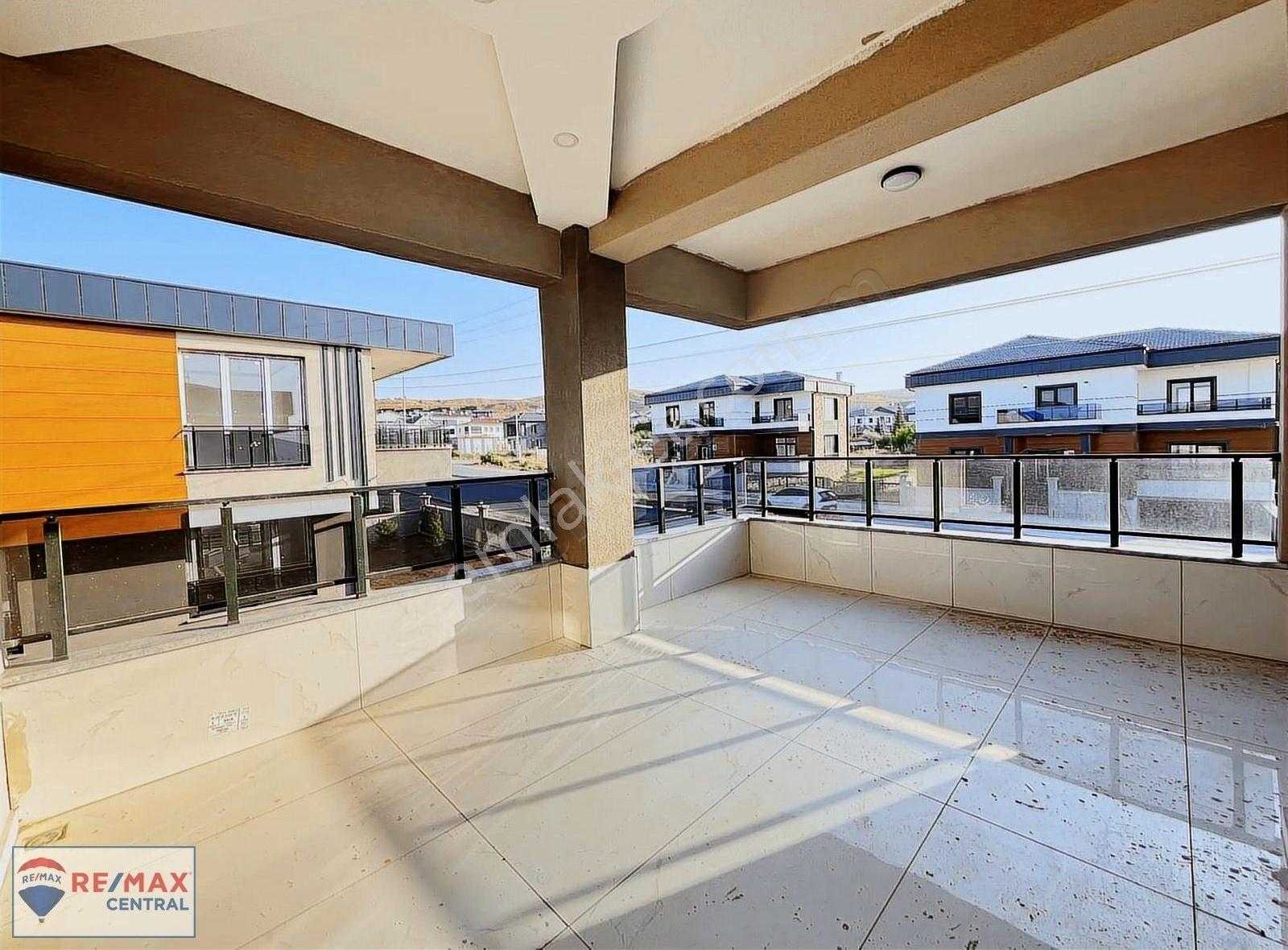 Remax Centralden Esenyurtta Satılık 5+1 - Görsel 22
