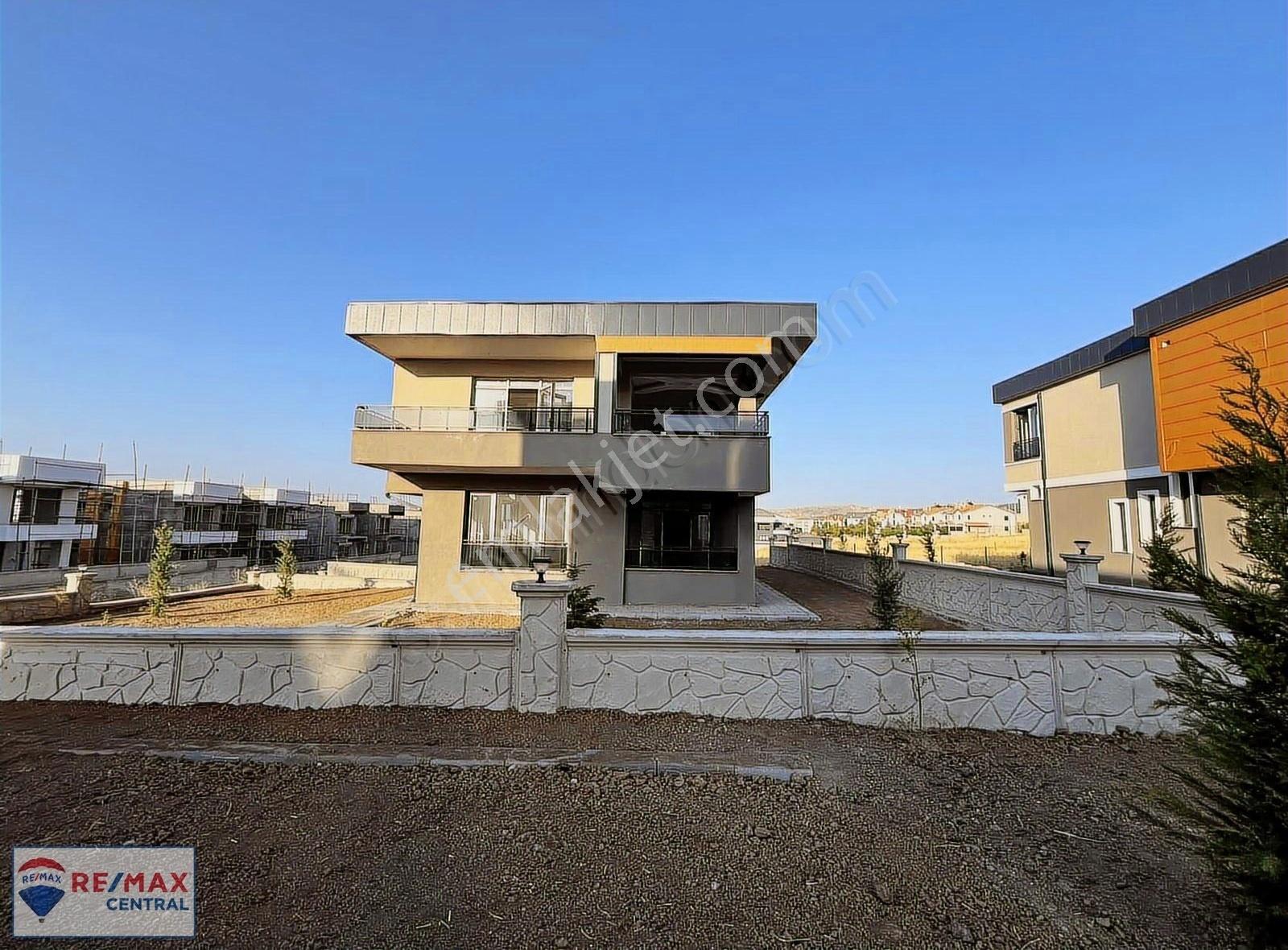 Remax Centralden Esenyurtta Satılık 5+1 - Görsel 11