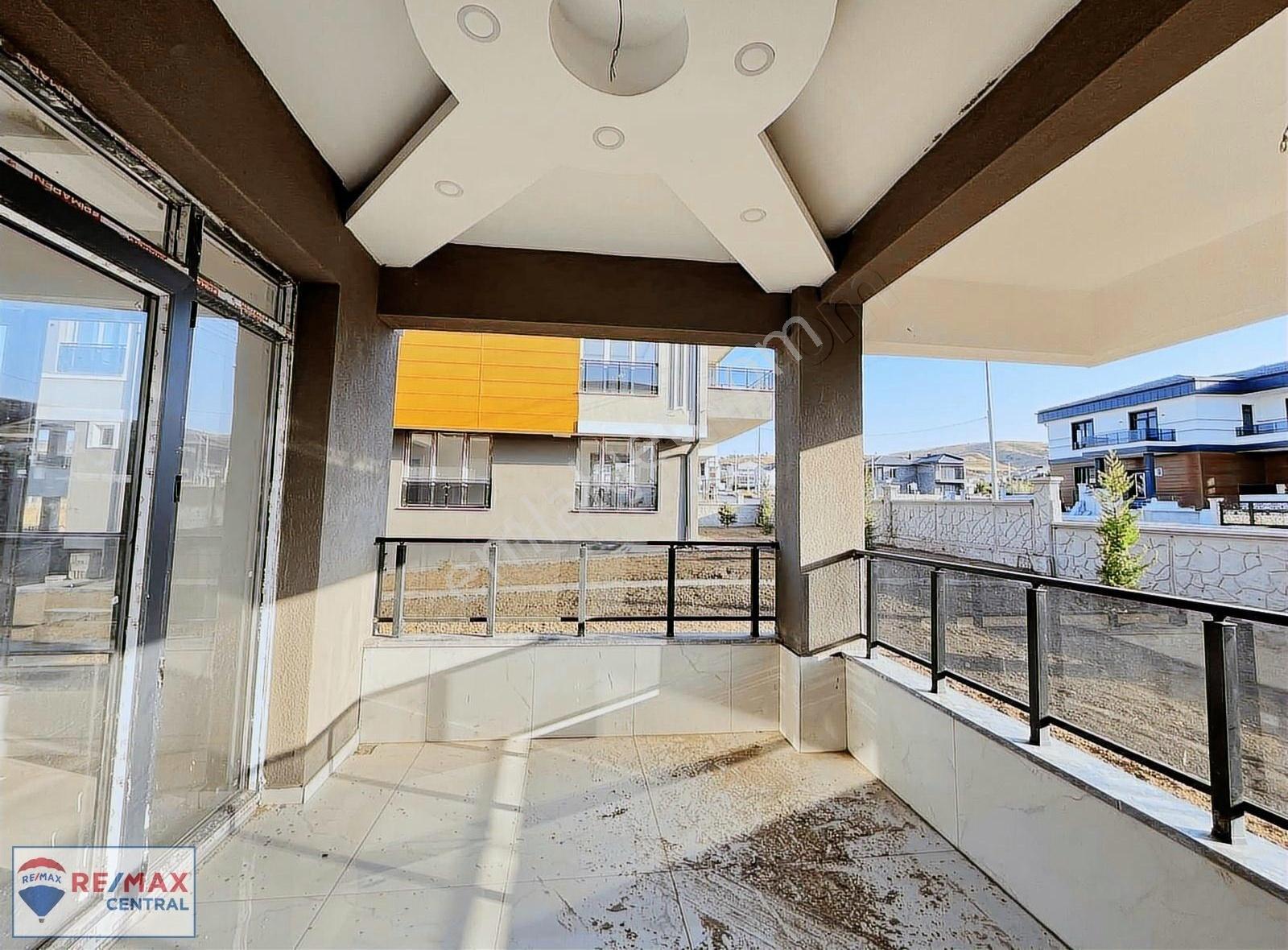 Remax Centralden Esenyurtta Satılık 5+1 - Görsel 4