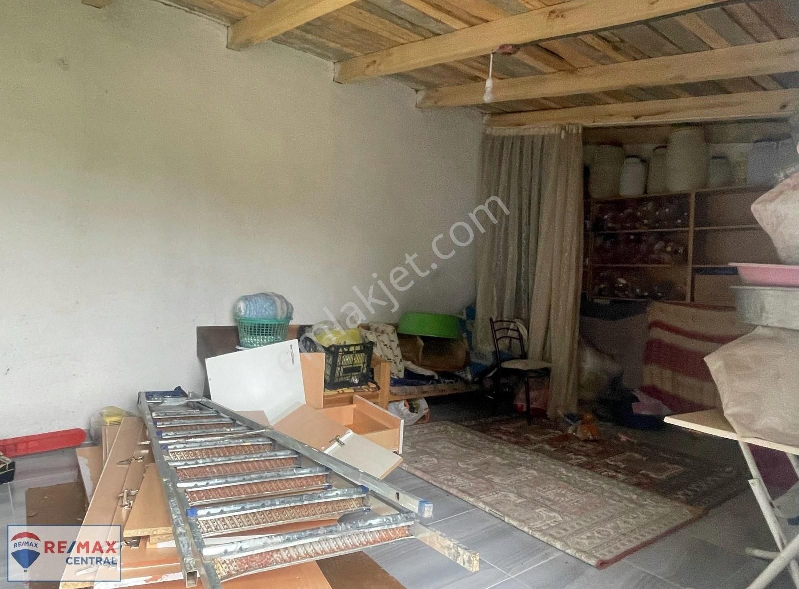 Remax Central'dan Zara'da Ful Eşyalı Satılık Çiftlik Evi - Görsel 4