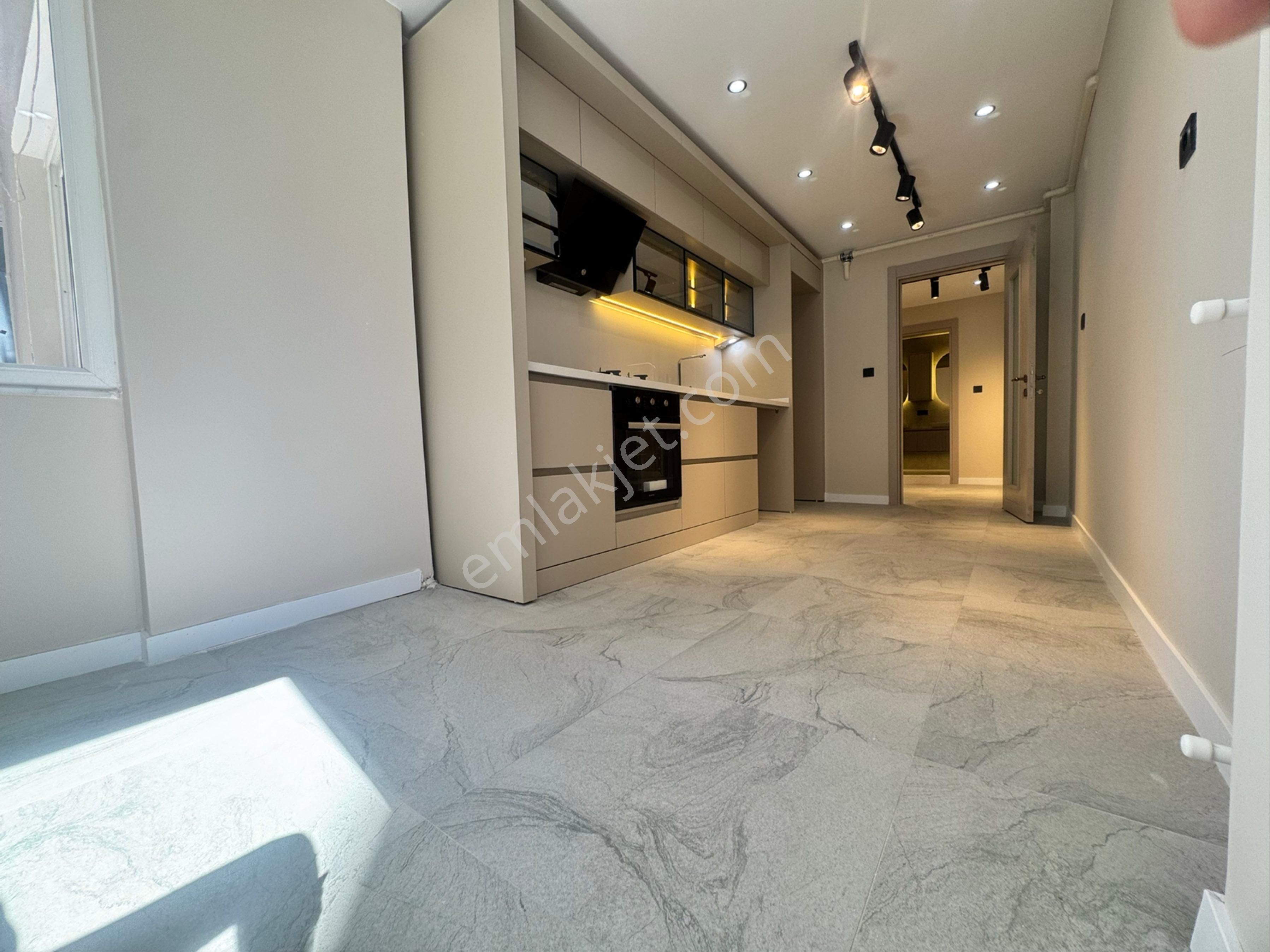 Hasan Tahsin Cad. Üzeri 3+1 Arakat Lüks Tadilat 140m2 Köşe Daire