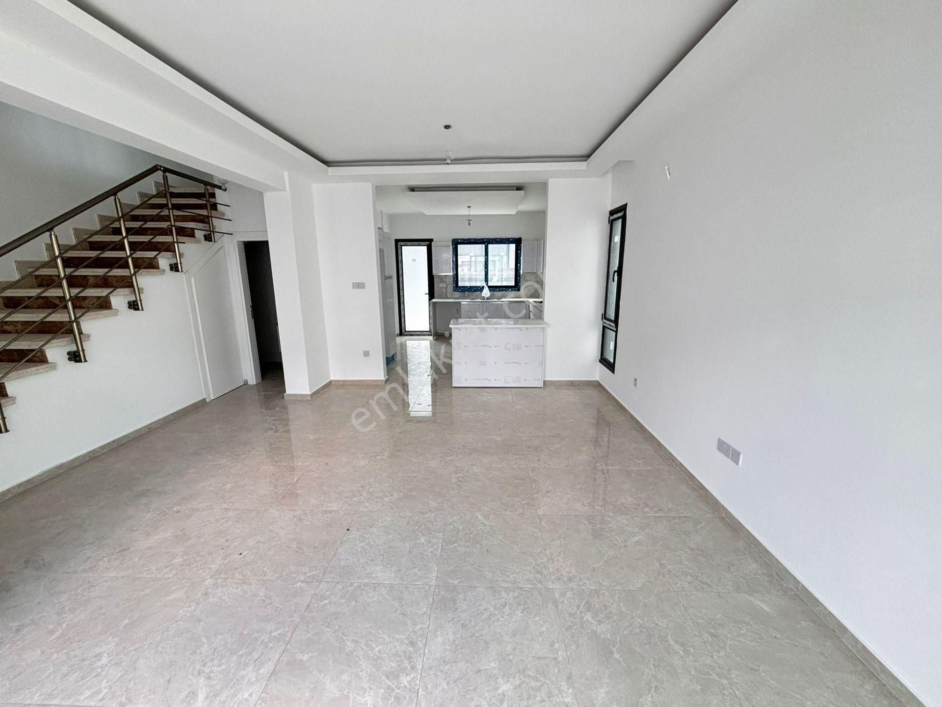 Lefkoşa Yenikent'te Türk Malı Satılık 3+1 İkiz Villalar !!