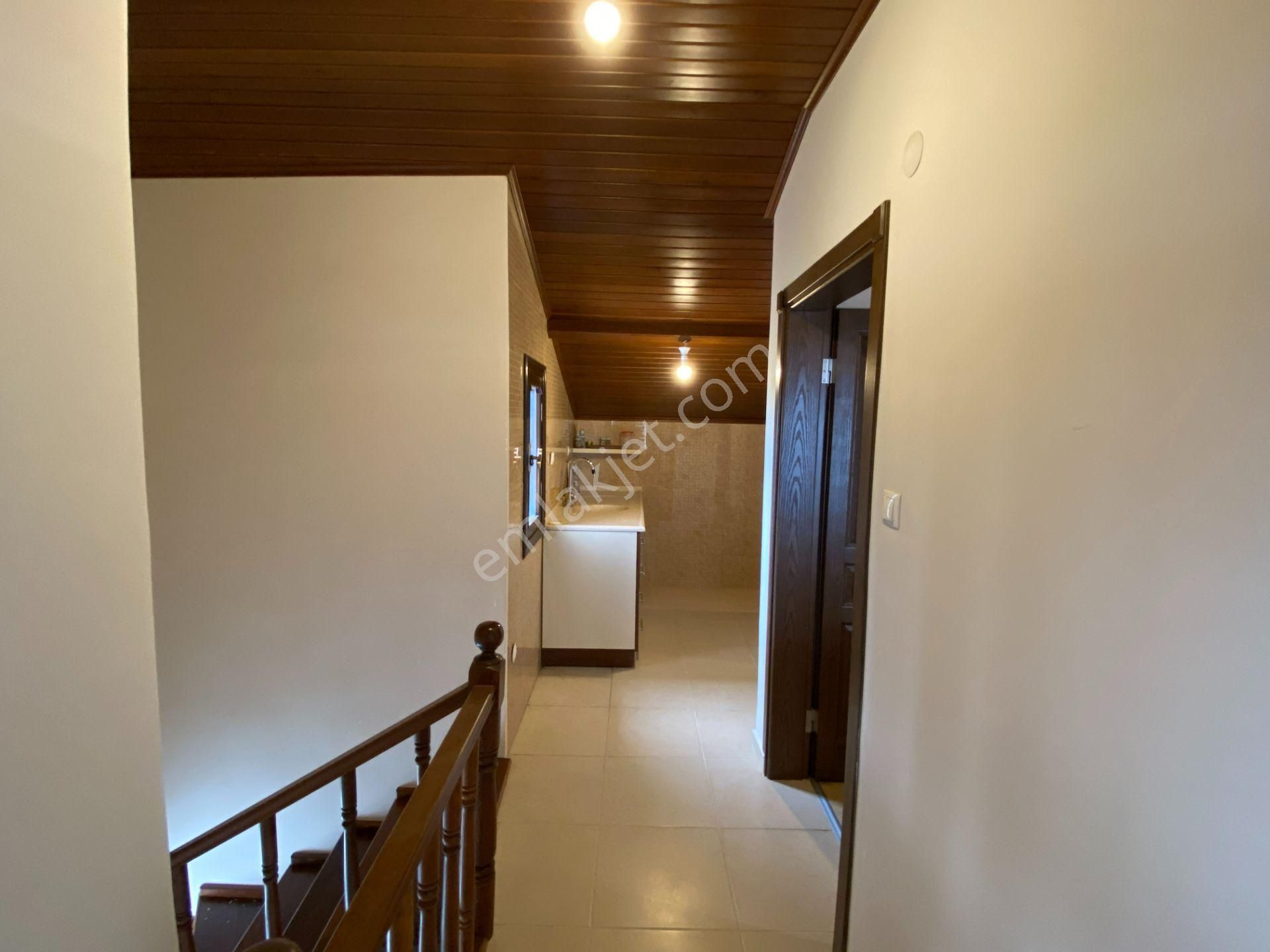 Küçükkuyu Mıhlı'da Dağ Ve Deniz Manzaralı 5+1 Satılık Villa - Görsel 11