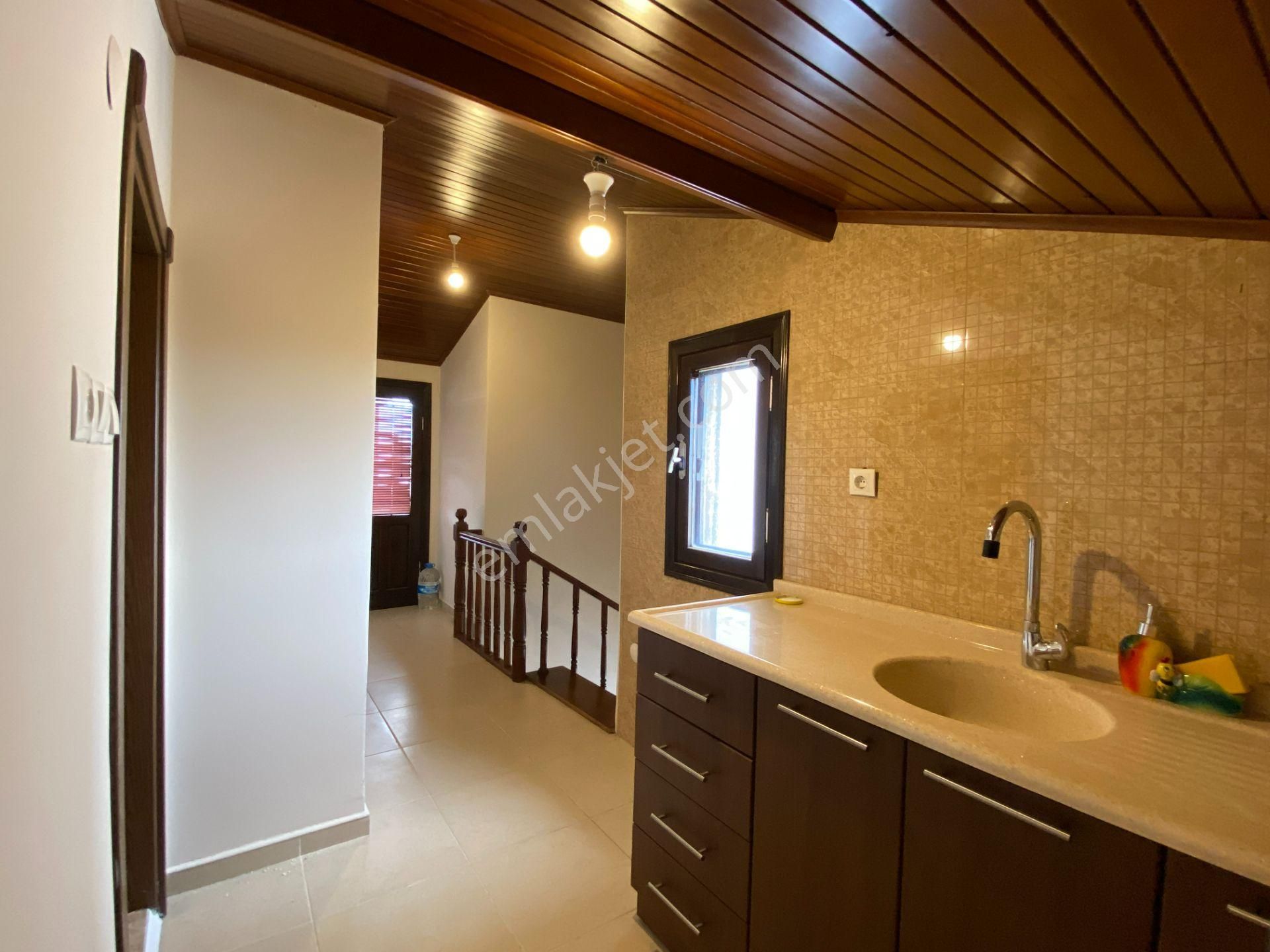 Küçükkuyu Mıhlı'da Dağ Ve Deniz Manzaralı 5+1 Satılık Villa - Görsel 6