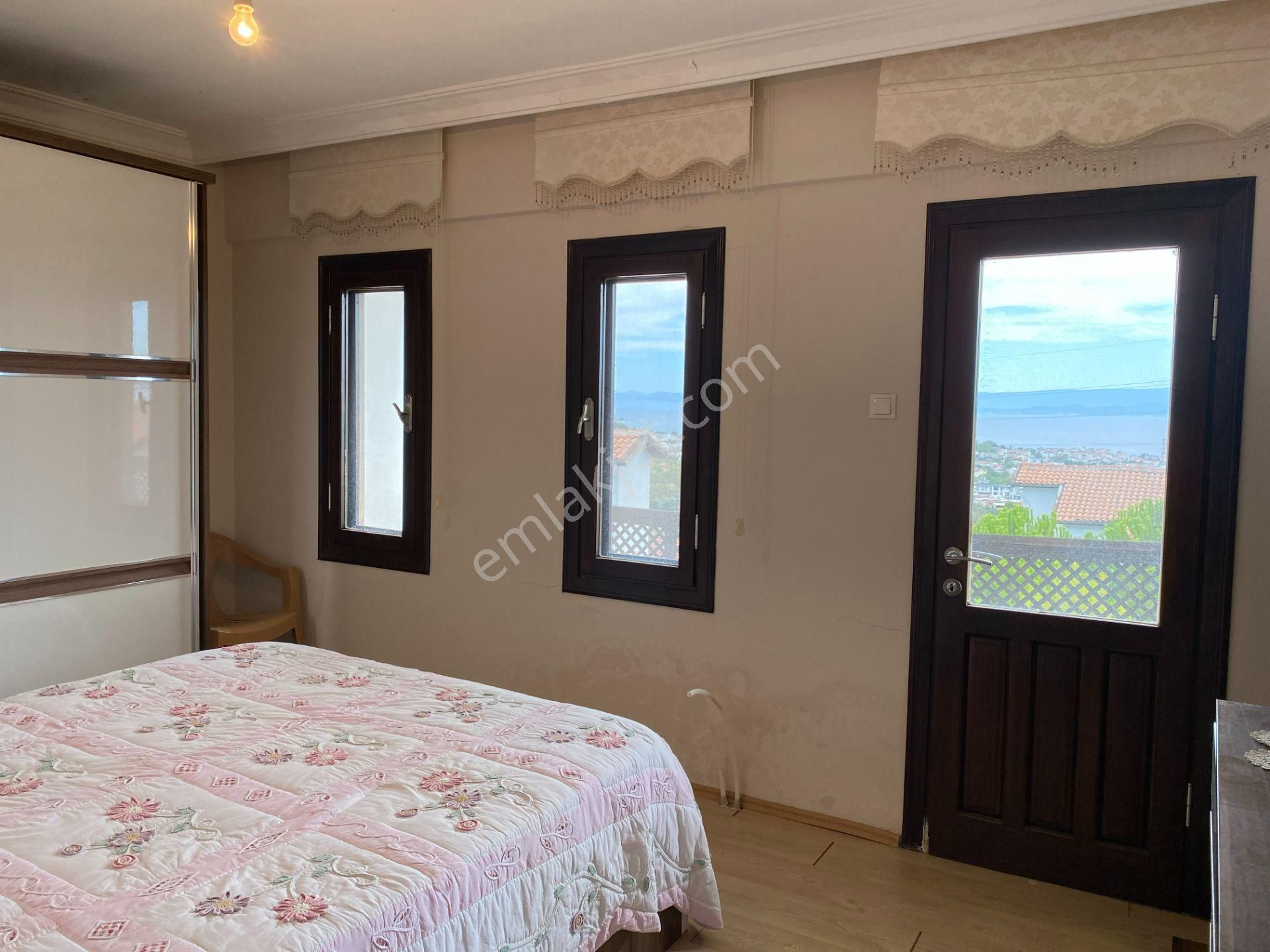 Küçükkuyu Mıhlı'da Dağ Ve Deniz Manzaralı 5+1 Satılık Villa - Görsel 13