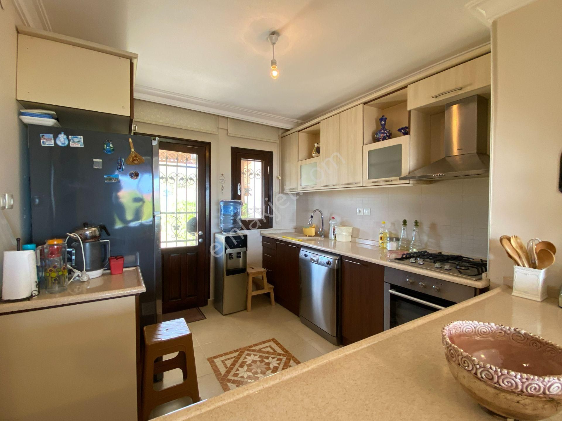 Küçükkuyu Mıhlı'da Dağ Ve Deniz Manzaralı 5+1 Satılık Villa - Görsel 25