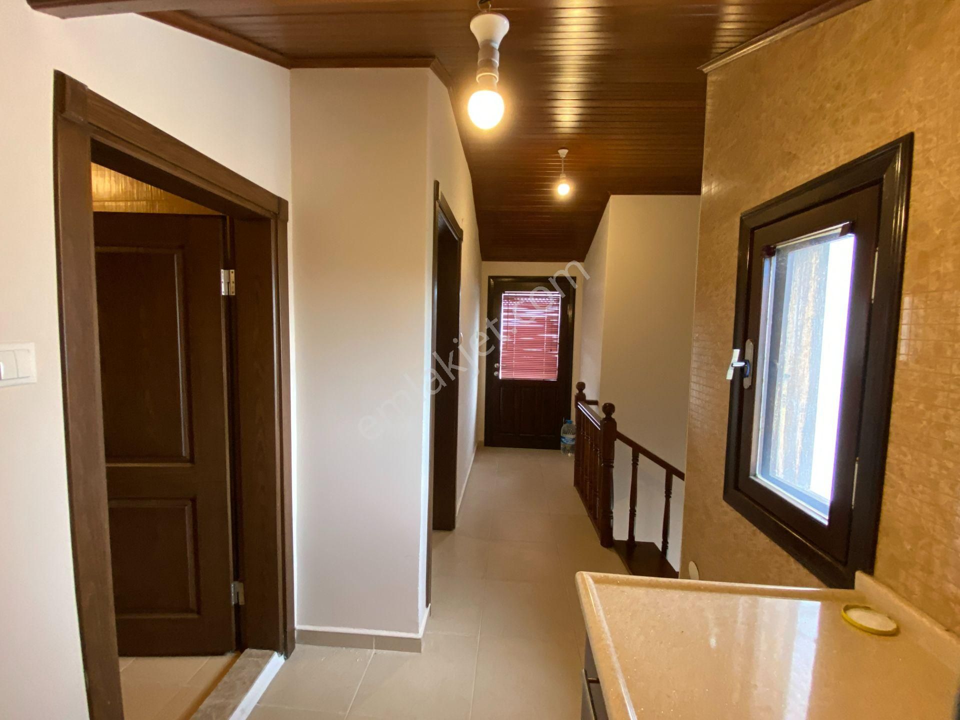 Küçükkuyu Mıhlı'da Dağ Ve Deniz Manzaralı 5+1 Satılık Villa - Görsel 7